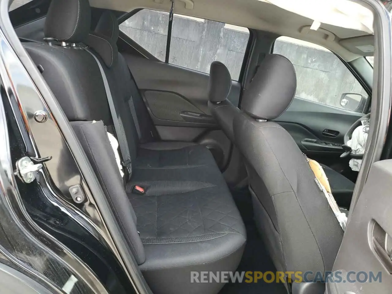 11 Photograph of a damaged car 3N1CP5BVXLL563873 NISSAN KICKS 2020