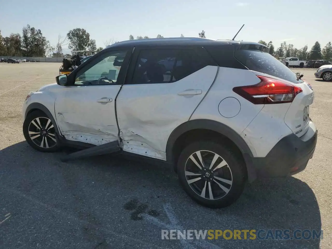 2 Photograph of a damaged car 3N1CP5CV0LL502773 NISSAN KICKS 2020