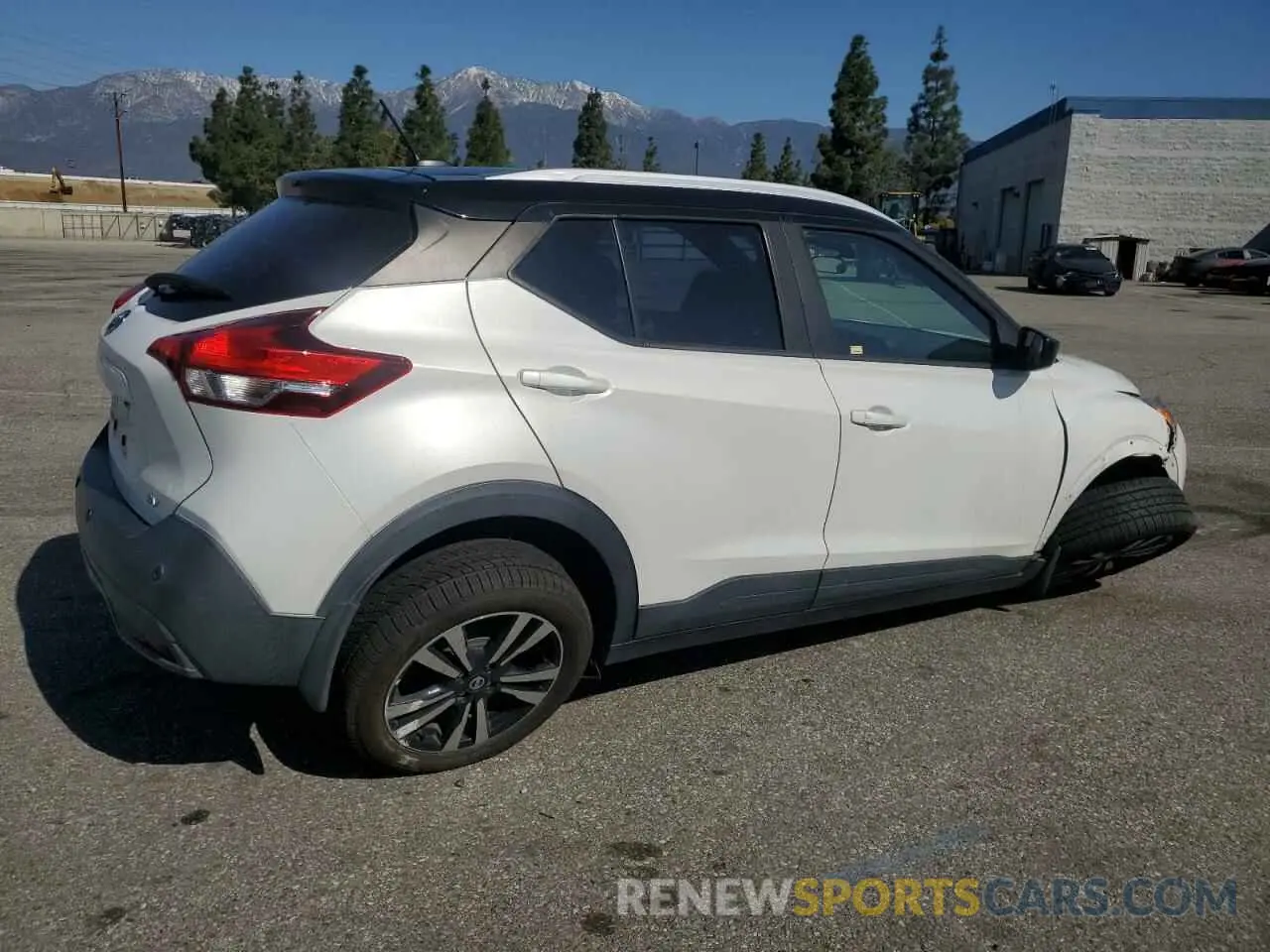 3 Photograph of a damaged car 3N1CP5CV0LL502773 NISSAN KICKS 2020