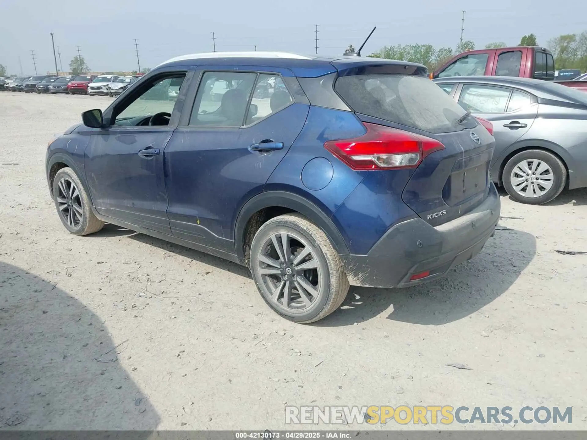 3 Photograph of a damaged car 3N1CP5CV0LL507892 NISSAN KICKS 2020