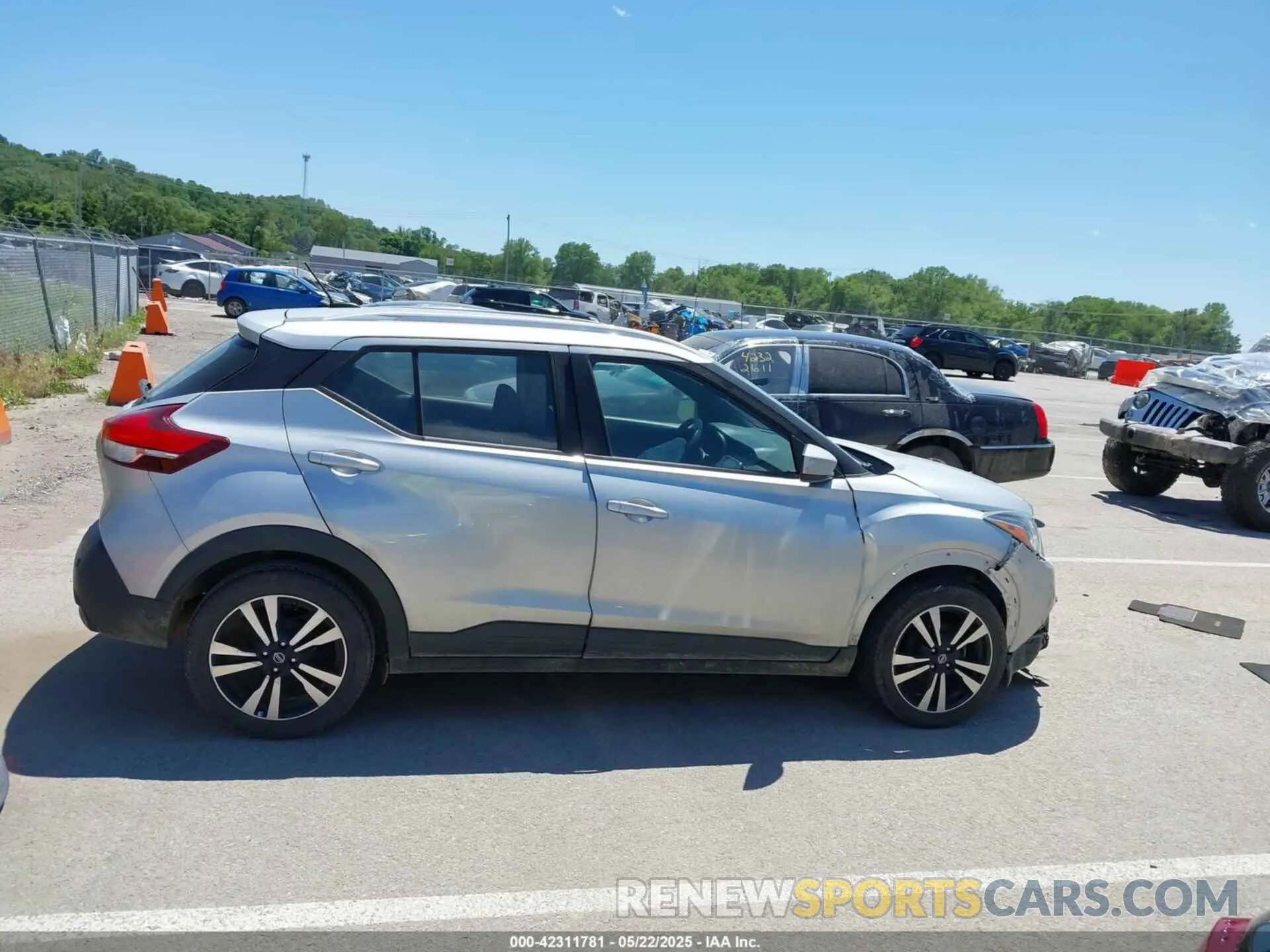 14 Photograph of a damaged car 3N1CP5CV0LL508475 NISSAN KICKS 2020