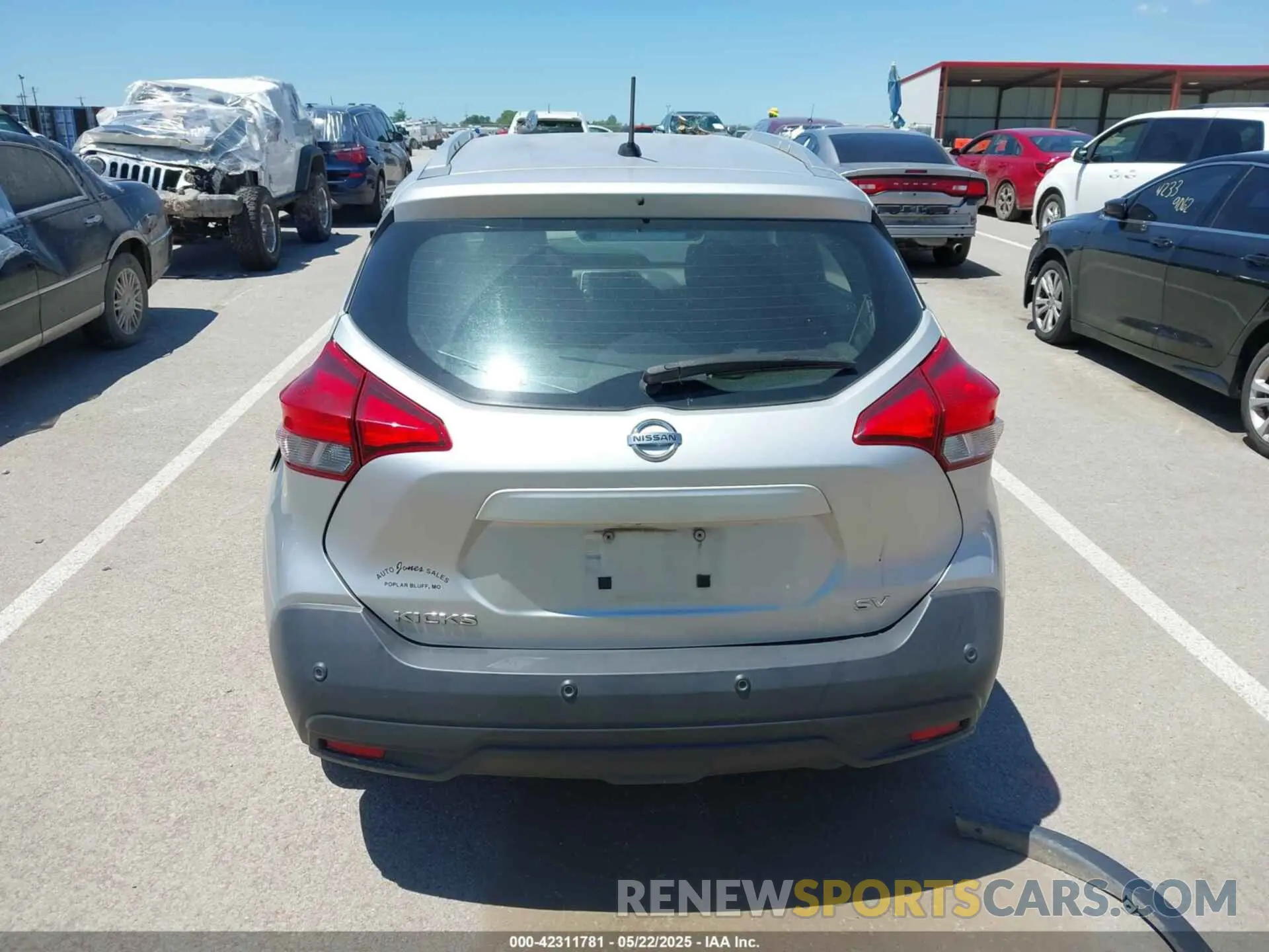 17 Photograph of a damaged car 3N1CP5CV0LL508475 NISSAN KICKS 2020
