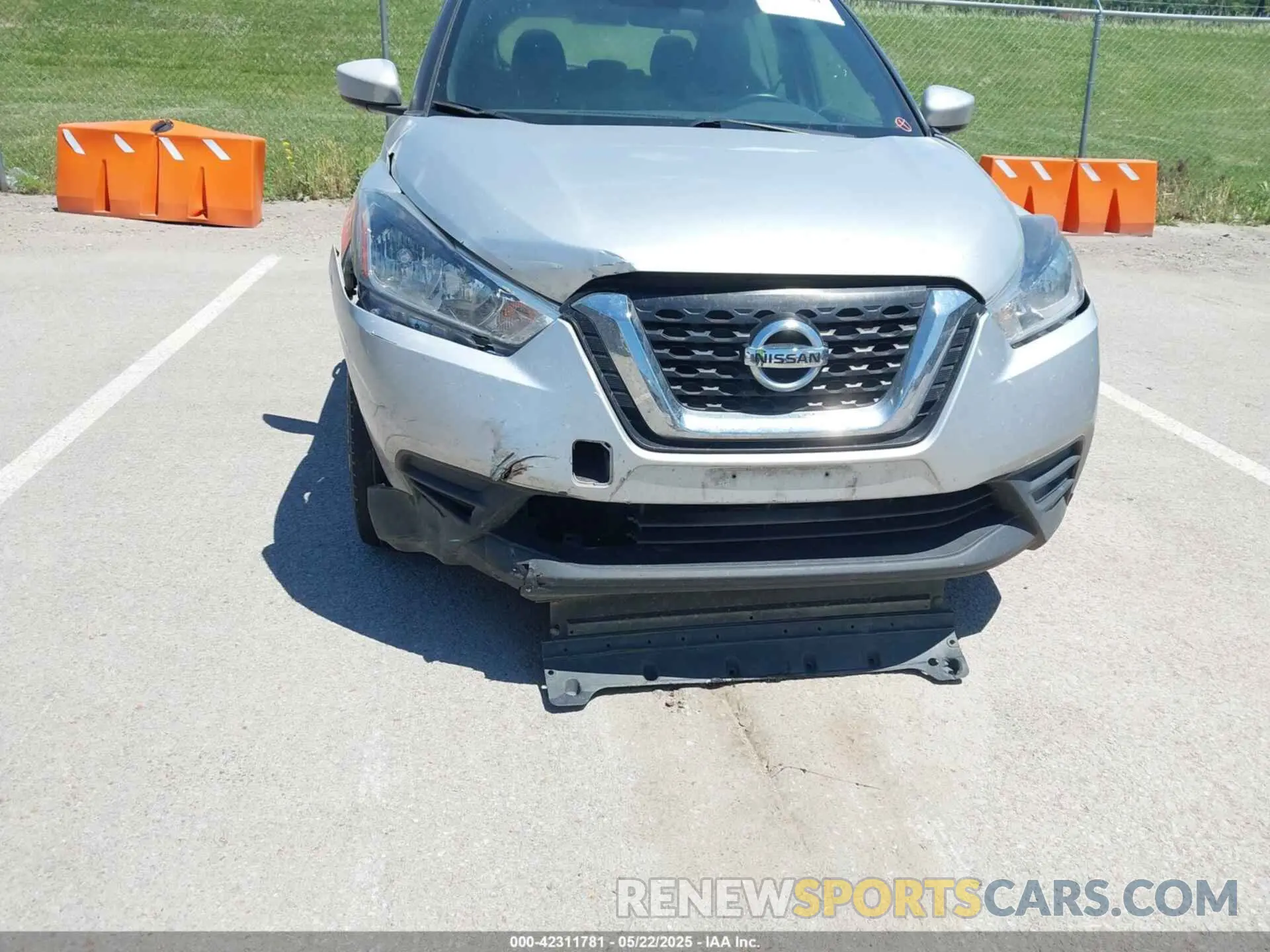 6 Photograph of a damaged car 3N1CP5CV0LL508475 NISSAN KICKS 2020
