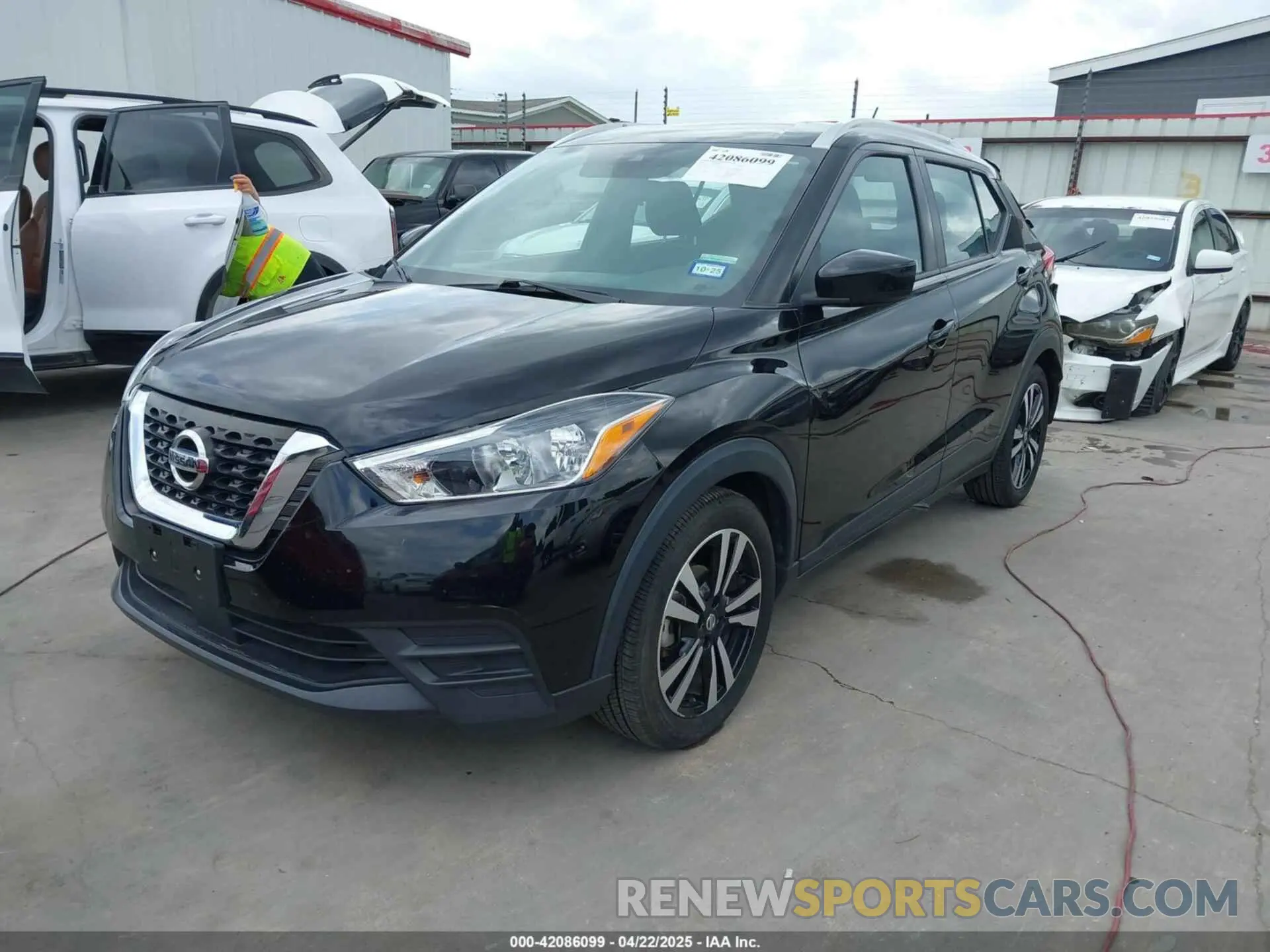2 Photograph of a damaged car 3N1CP5CV0LL518956 NISSAN KICKS 2020