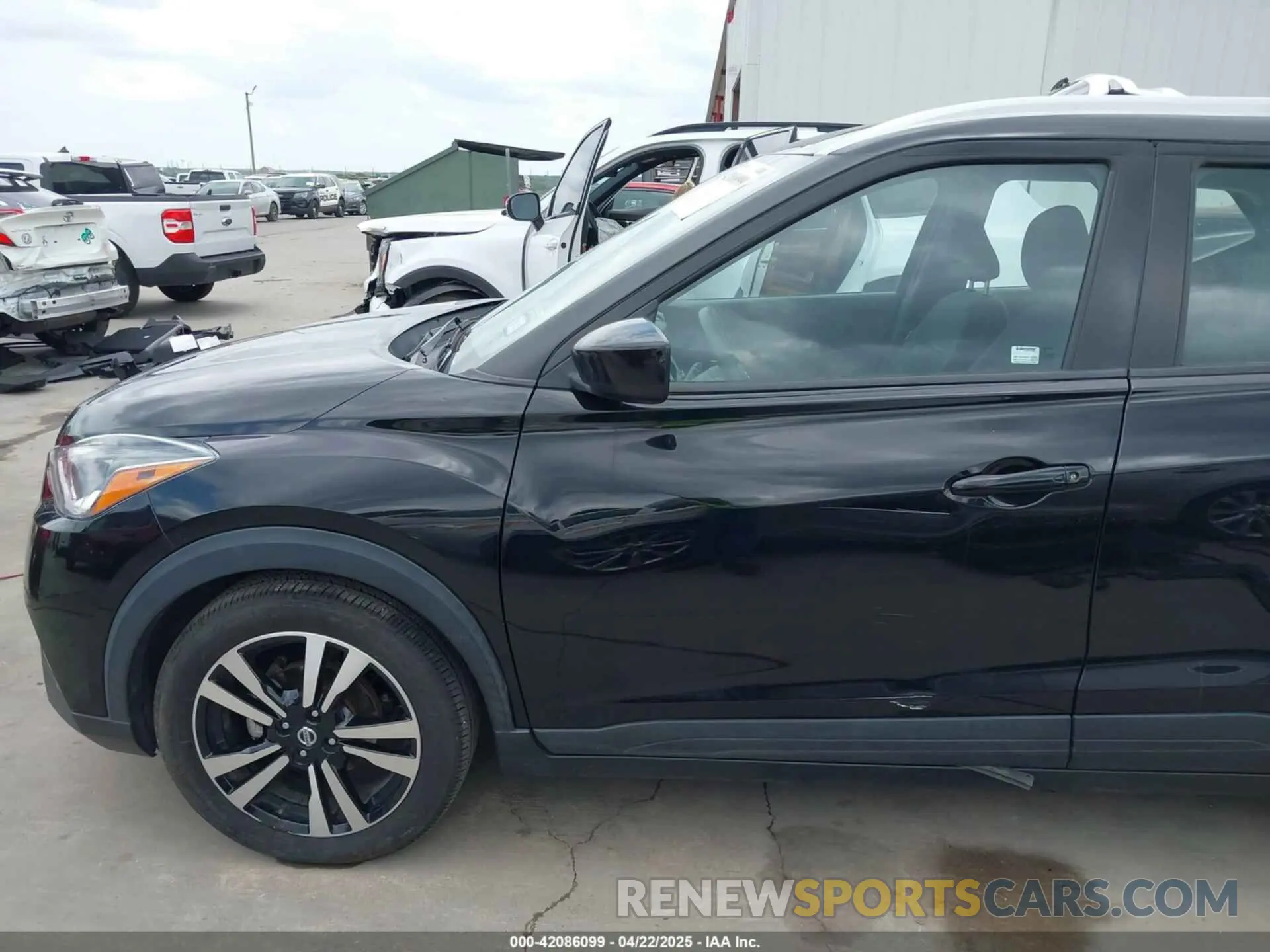 20 Photograph of a damaged car 3N1CP5CV0LL518956 NISSAN KICKS 2020
