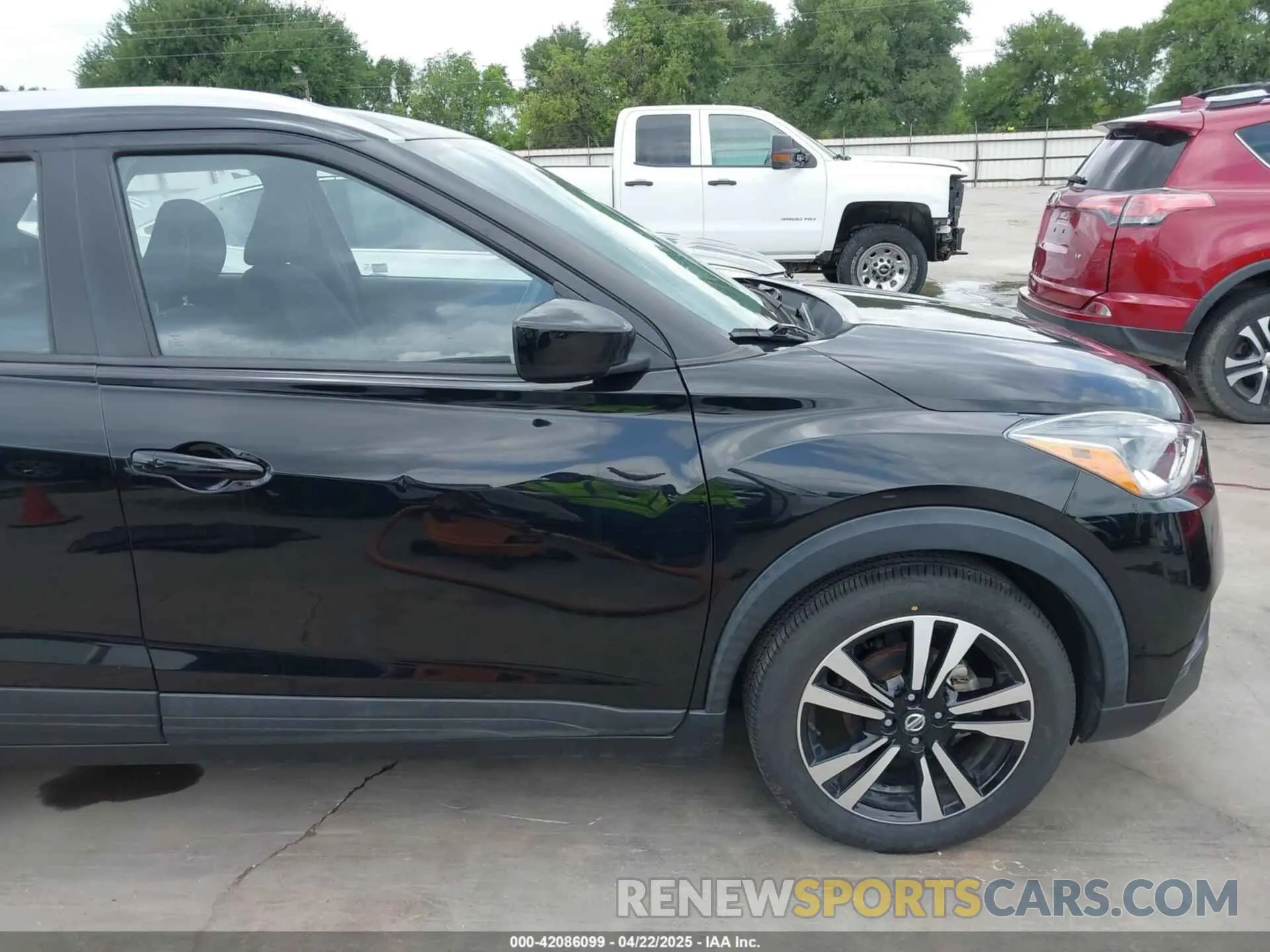 22 Photograph of a damaged car 3N1CP5CV0LL518956 NISSAN KICKS 2020