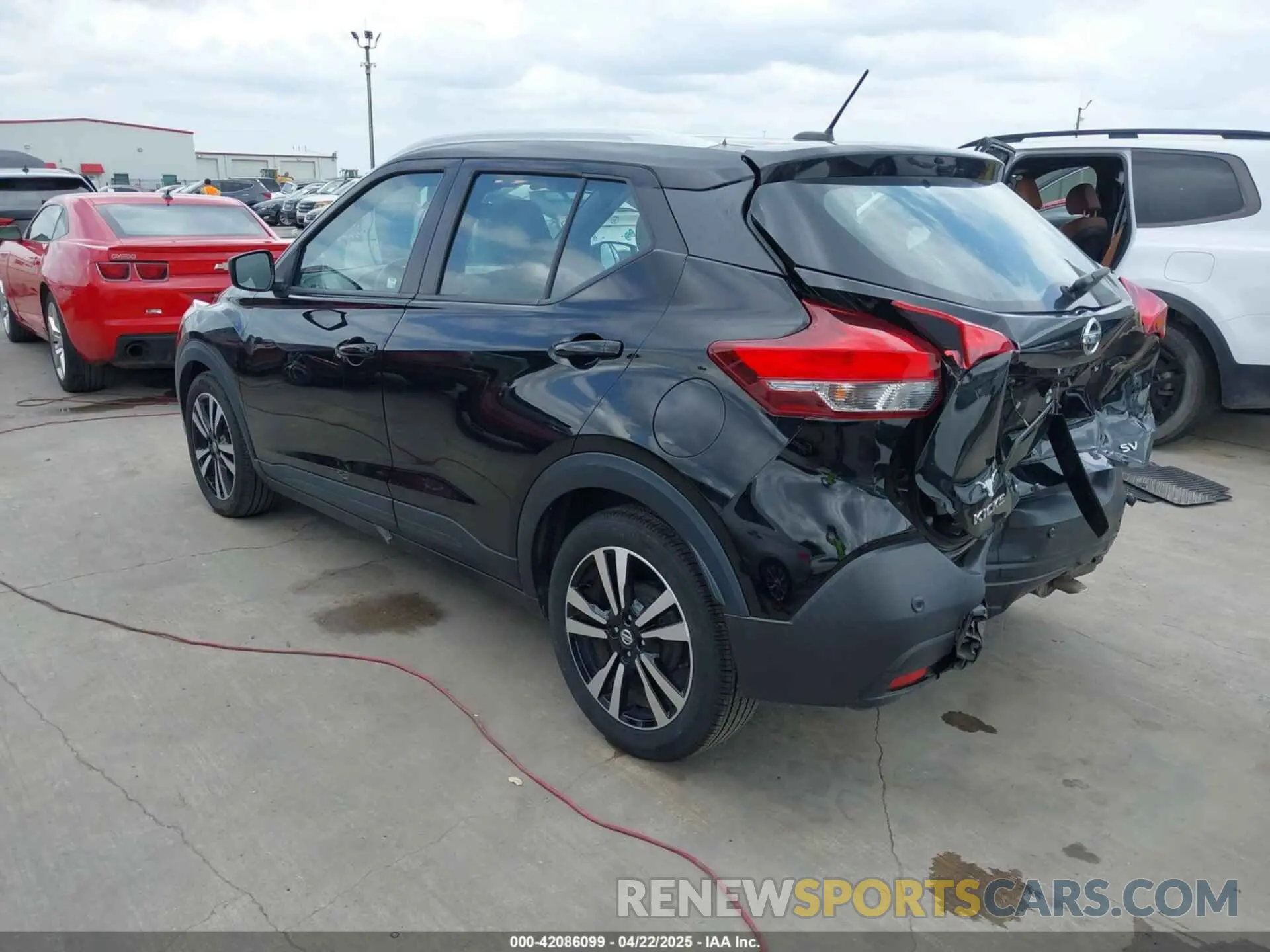 3 Photograph of a damaged car 3N1CP5CV0LL518956 NISSAN KICKS 2020