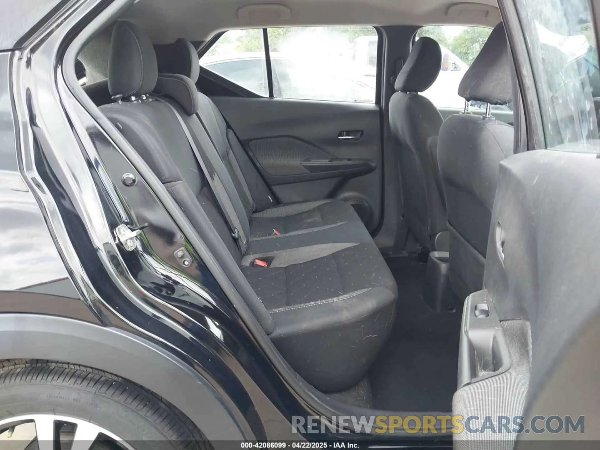 8 Photograph of a damaged car 3N1CP5CV0LL518956 NISSAN KICKS 2020