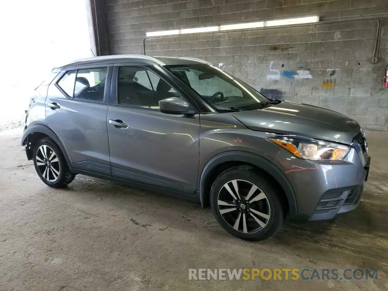 4 Photograph of a damaged car 3N1CP5CV0LL528984 NISSAN KICKS 2020