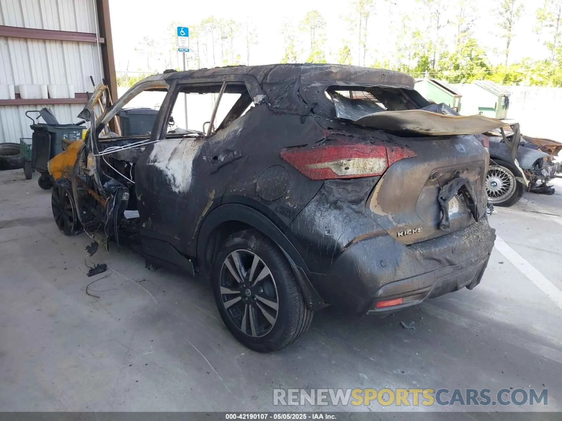 3 Photograph of a damaged car 3N1CP5CV0LL536681 NISSAN KICKS 2020