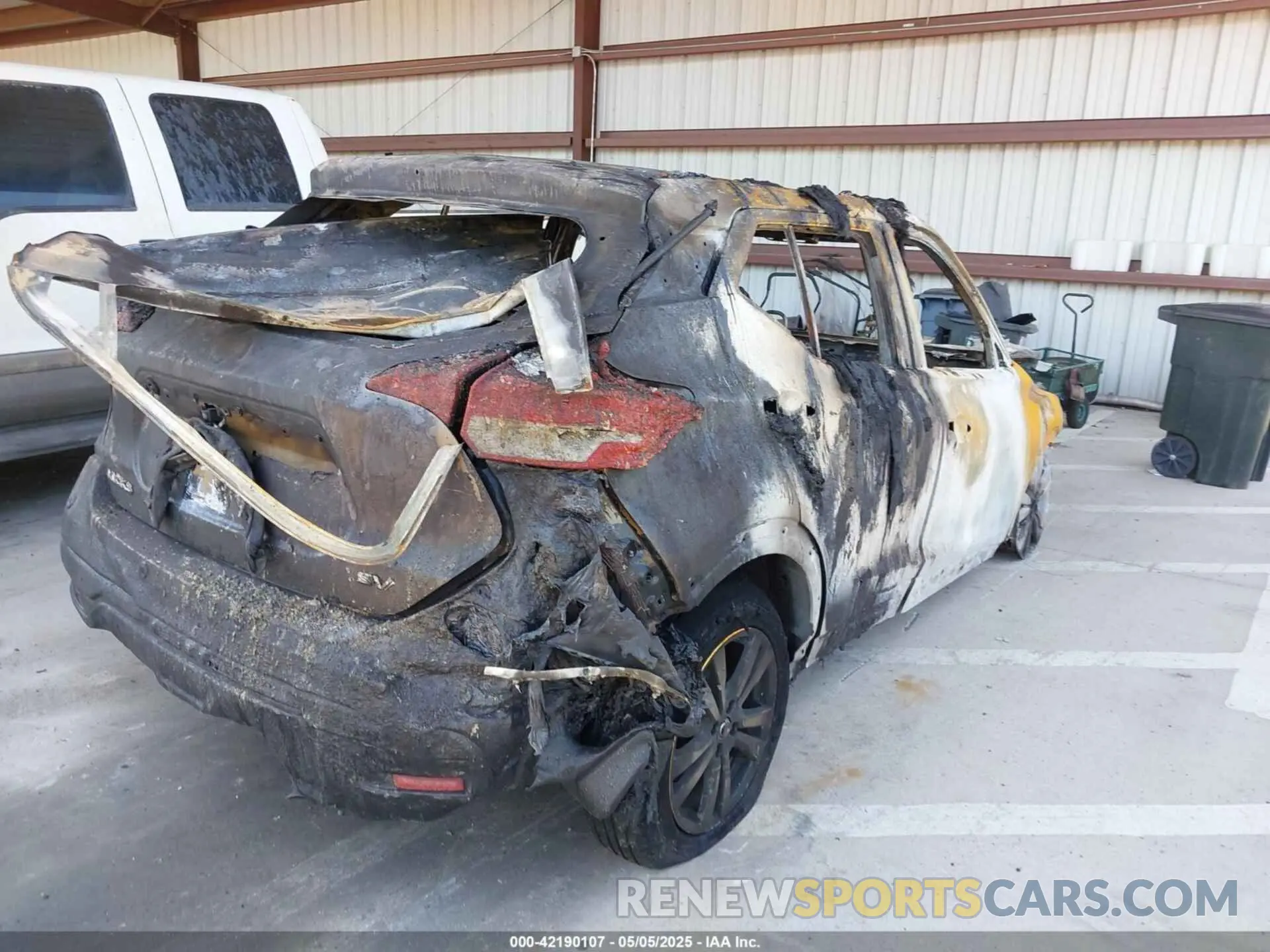 4 Photograph of a damaged car 3N1CP5CV0LL536681 NISSAN KICKS 2020