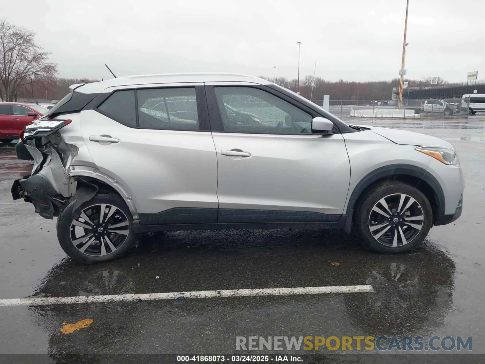 13 Photograph of a damaged car 3N1CP5CV0LL547650 NISSAN KICKS 2020