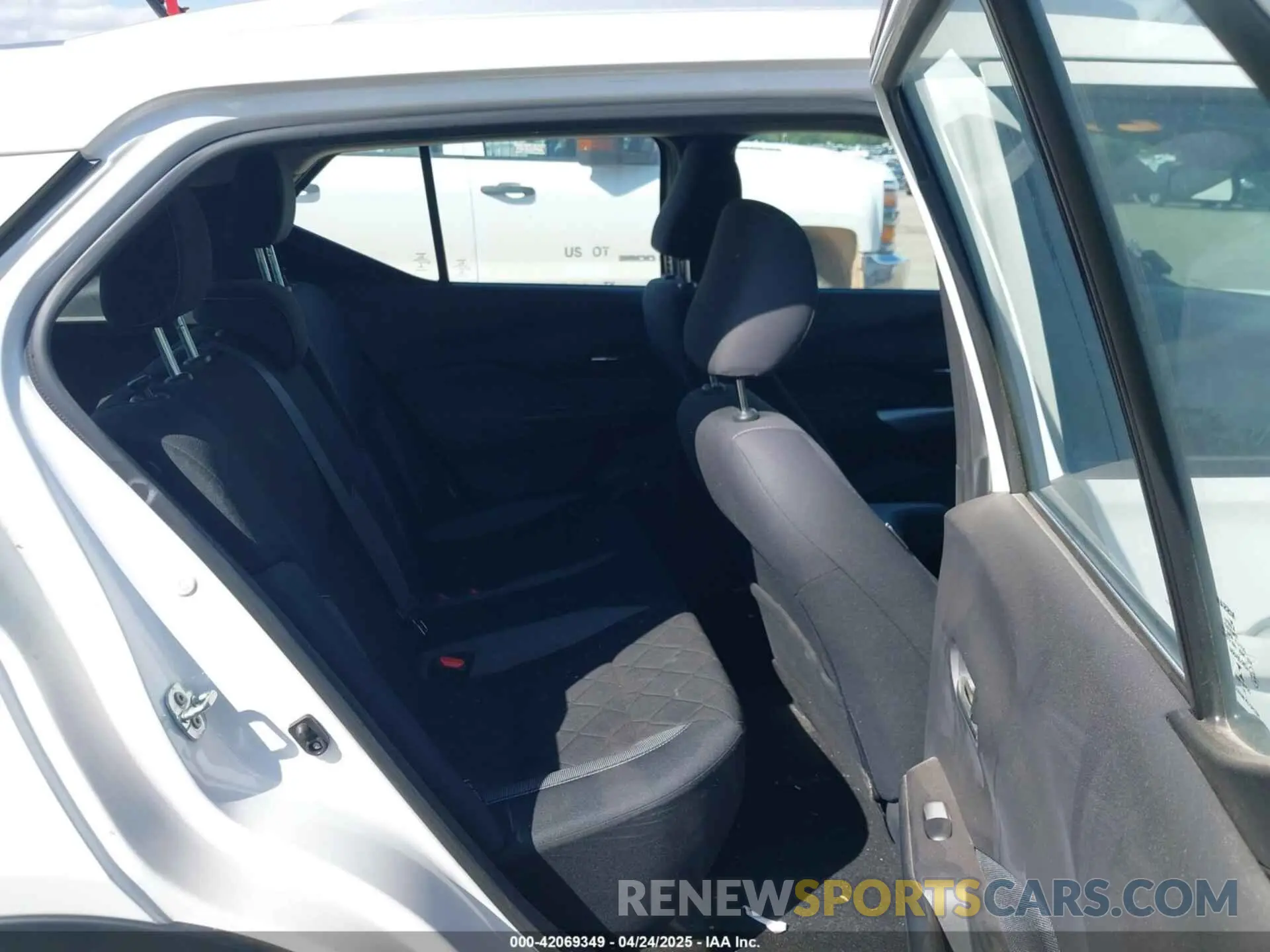 8 Photograph of a damaged car 3N1CP5CV0LL548202 NISSAN KICKS 2020