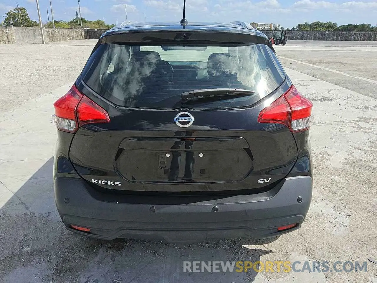 6 Photograph of a damaged car 3N1CP5CV0LL549446 NISSAN KICKS 2020