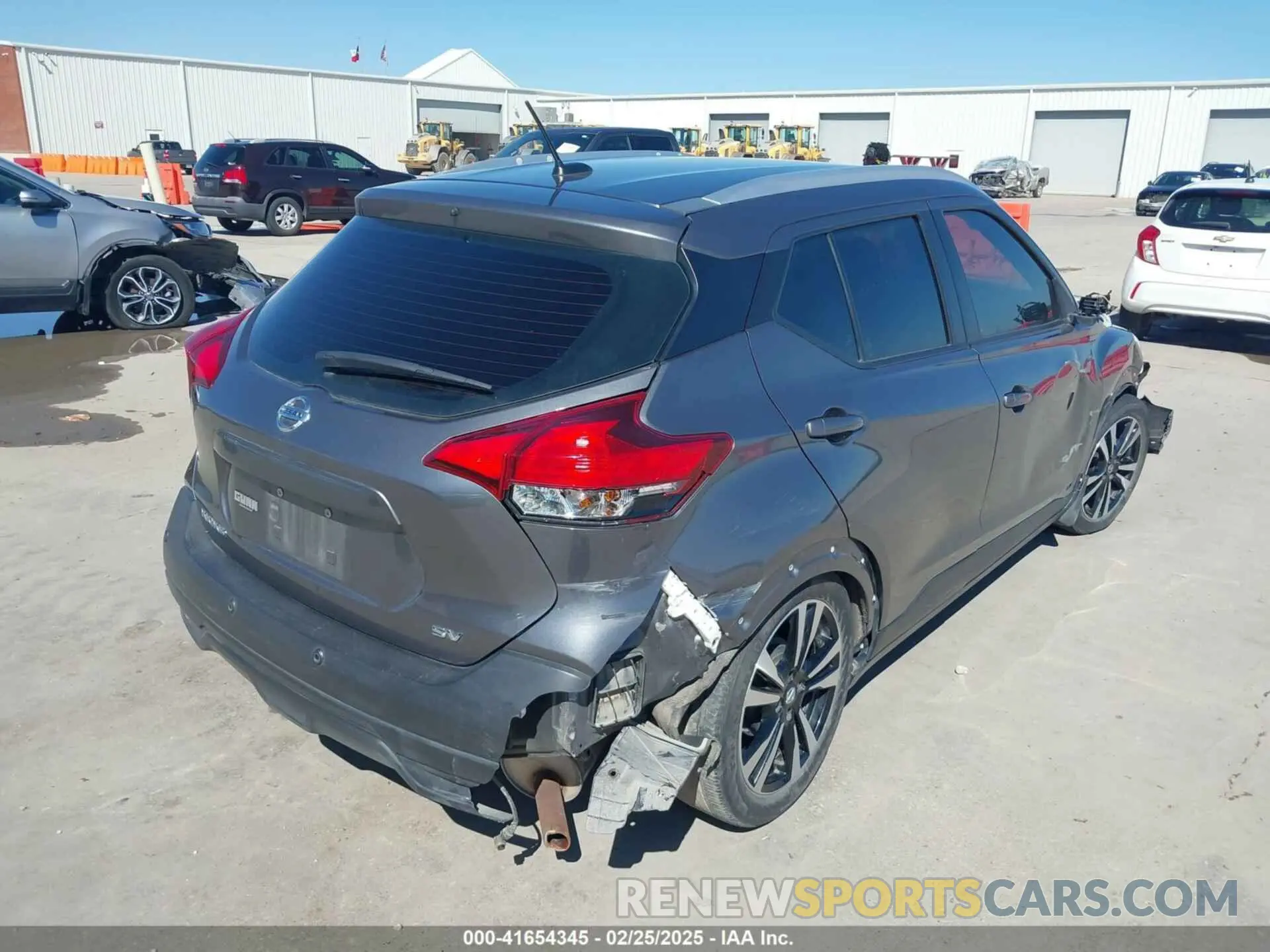 4 Photograph of a damaged car 3N1CP5CV0LL550449 NISSAN KICKS 2020