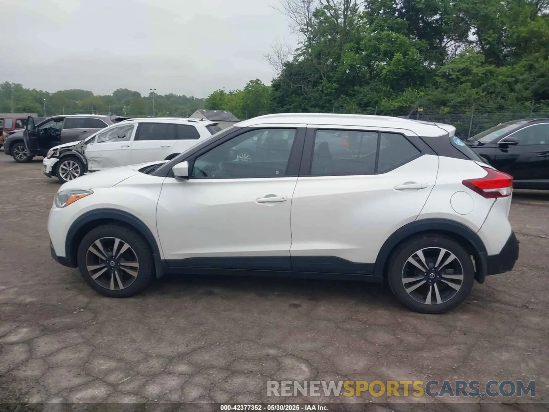 15 Photograph of a damaged car 3N1CP5CV0LL556932 NISSAN KICKS 2020