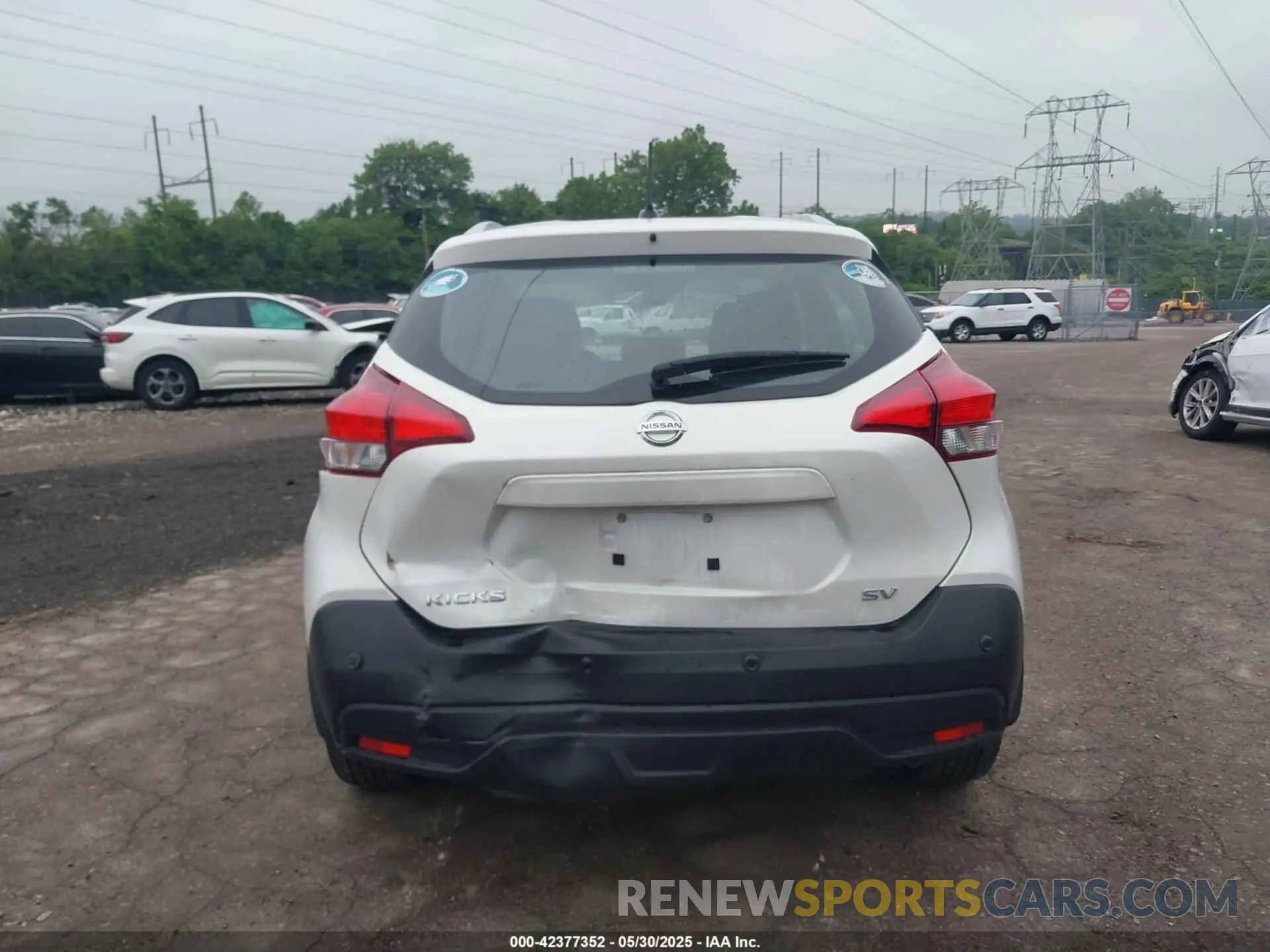 17 Photograph of a damaged car 3N1CP5CV0LL556932 NISSAN KICKS 2020
