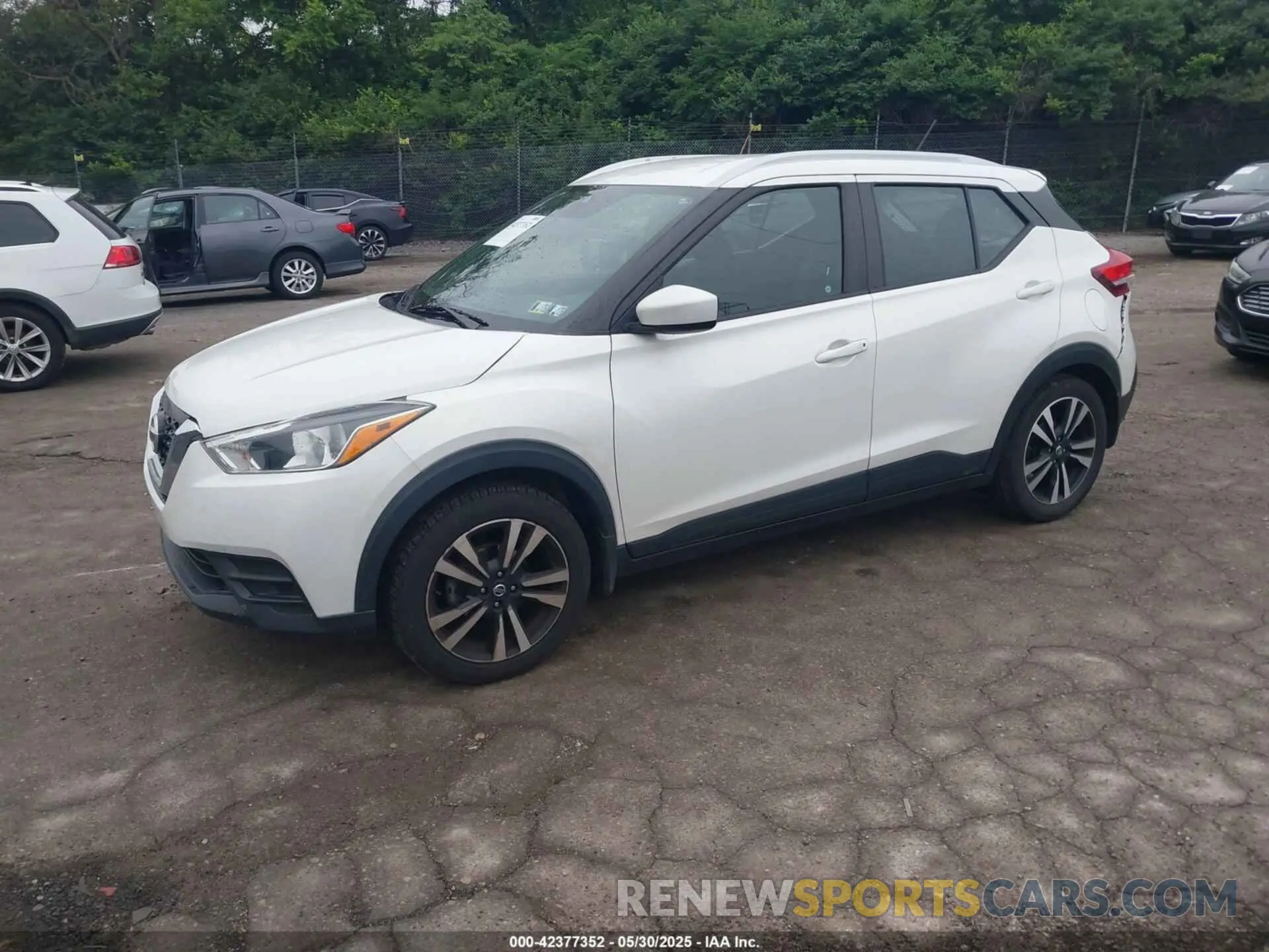 2 Photograph of a damaged car 3N1CP5CV0LL556932 NISSAN KICKS 2020