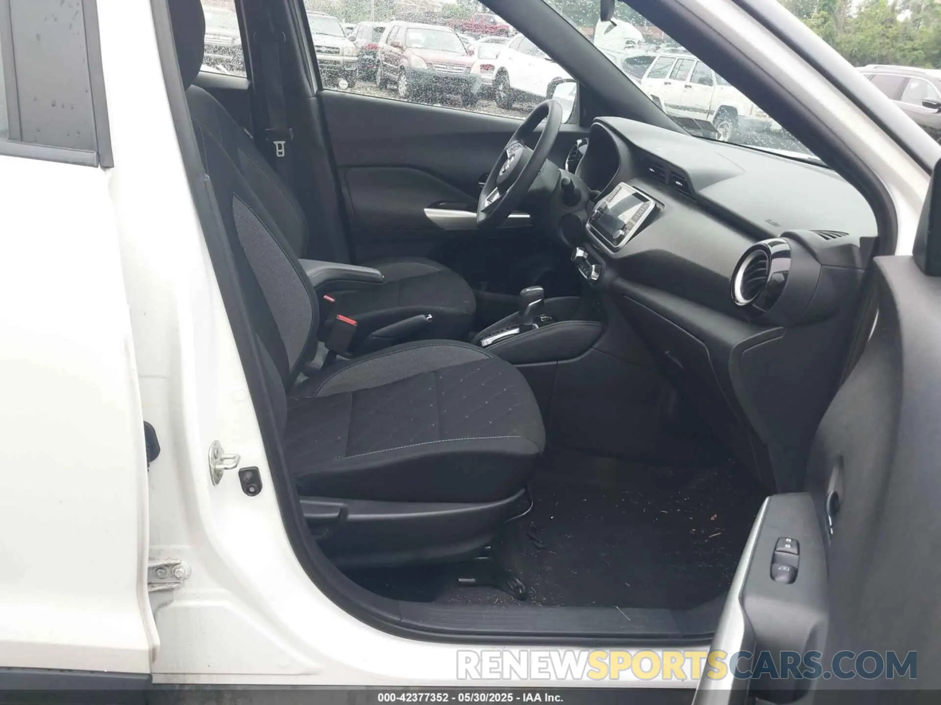 5 Photograph of a damaged car 3N1CP5CV0LL556932 NISSAN KICKS 2020