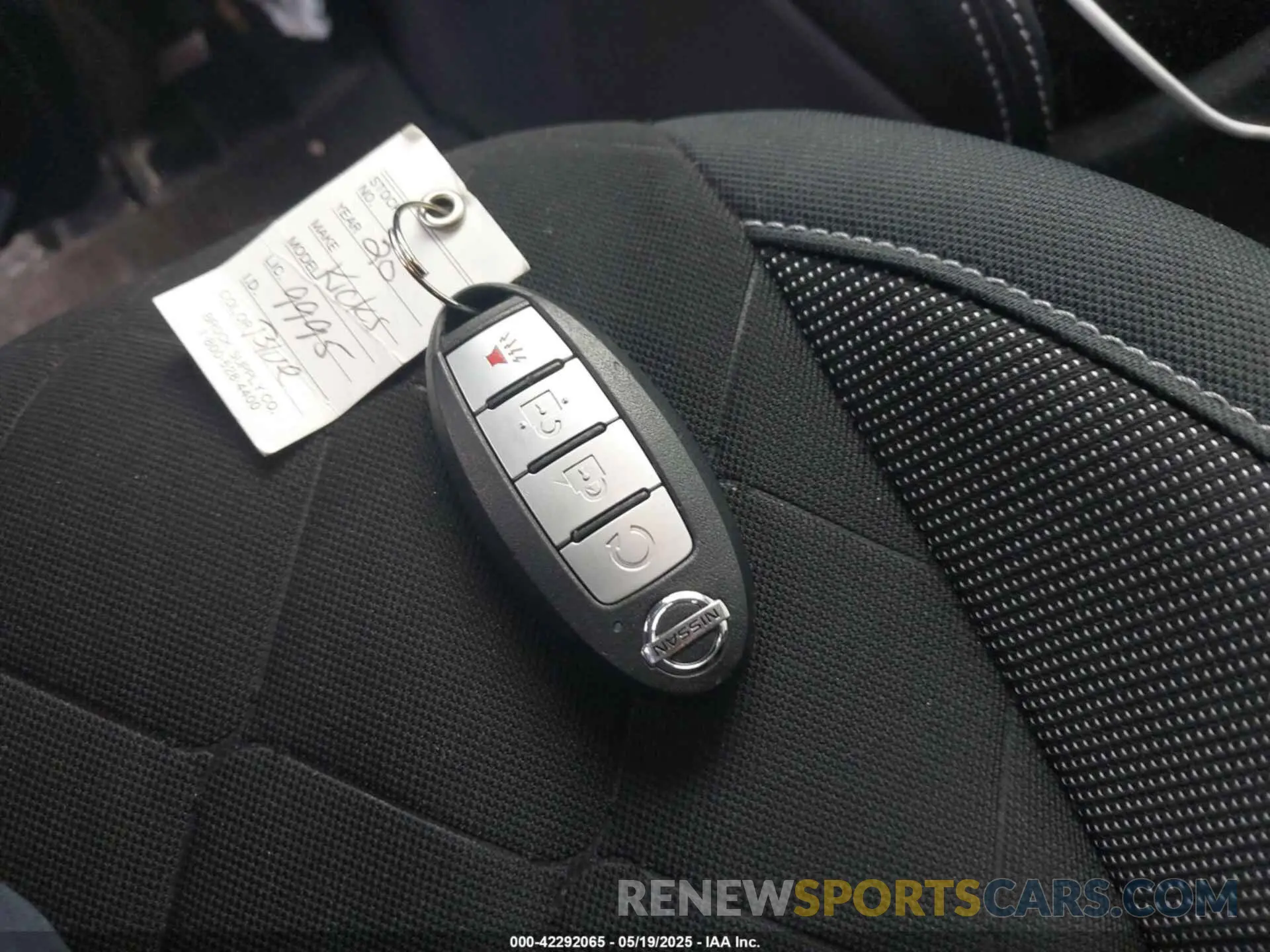 11 Photograph of a damaged car 3N1CP5CV1LL499995 NISSAN KICKS 2020