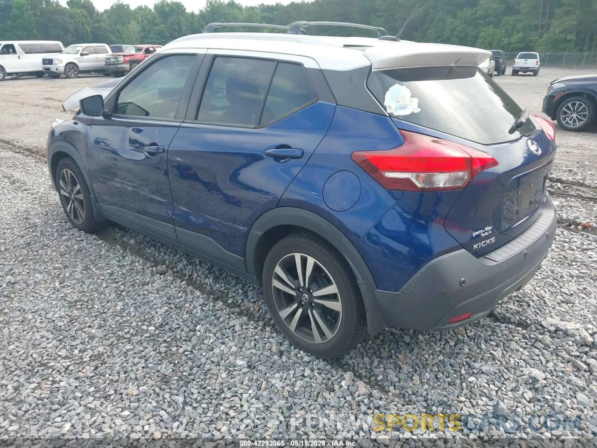 3 Photograph of a damaged car 3N1CP5CV1LL499995 NISSAN KICKS 2020