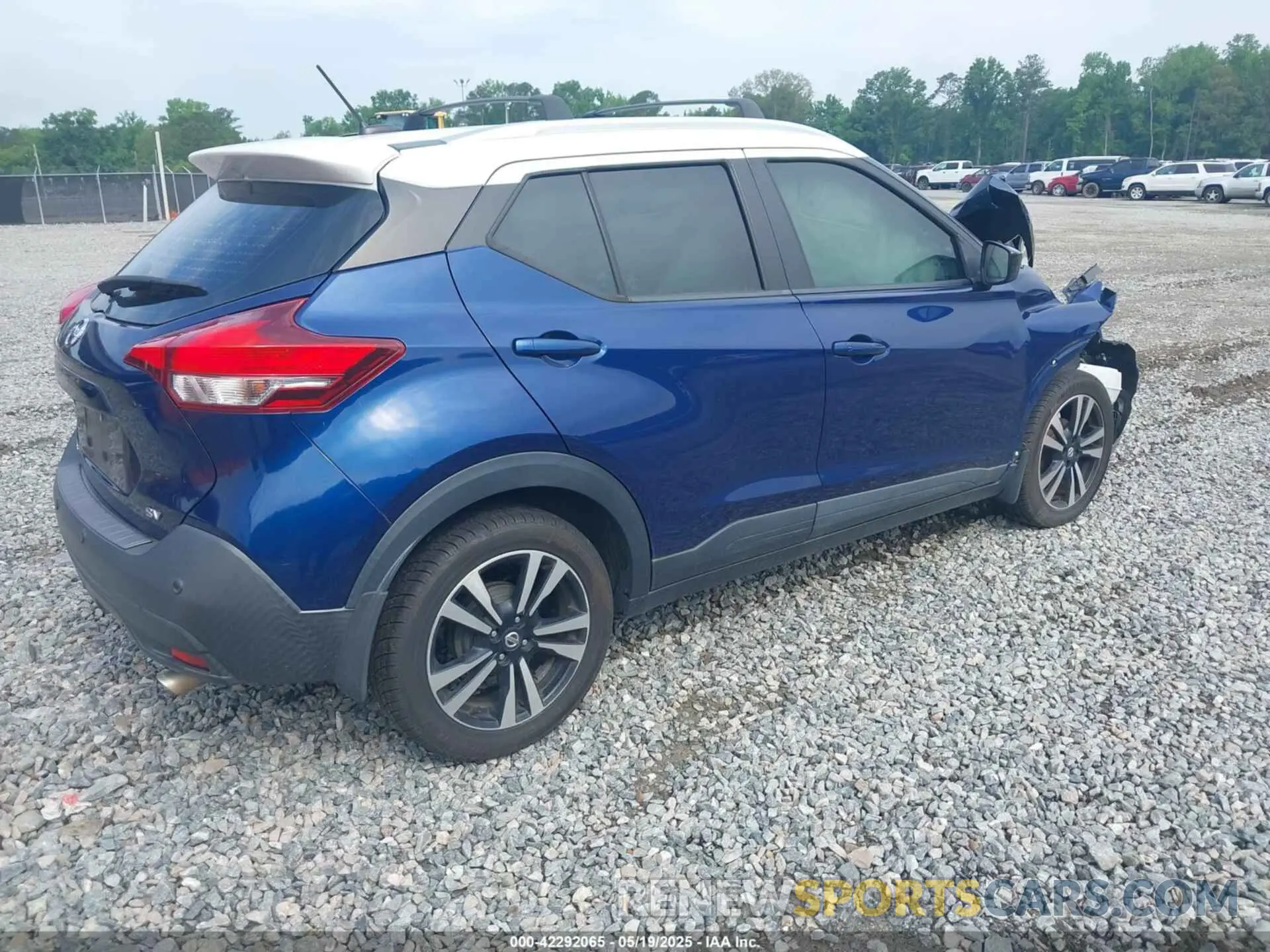 4 Photograph of a damaged car 3N1CP5CV1LL499995 NISSAN KICKS 2020