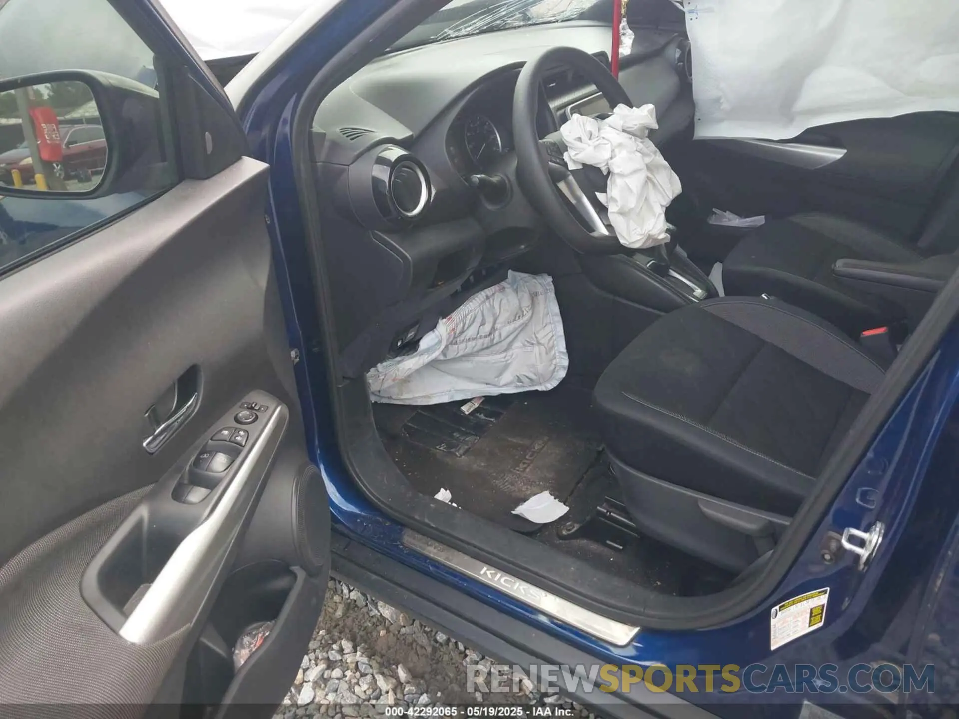 5 Photograph of a damaged car 3N1CP5CV1LL499995 NISSAN KICKS 2020