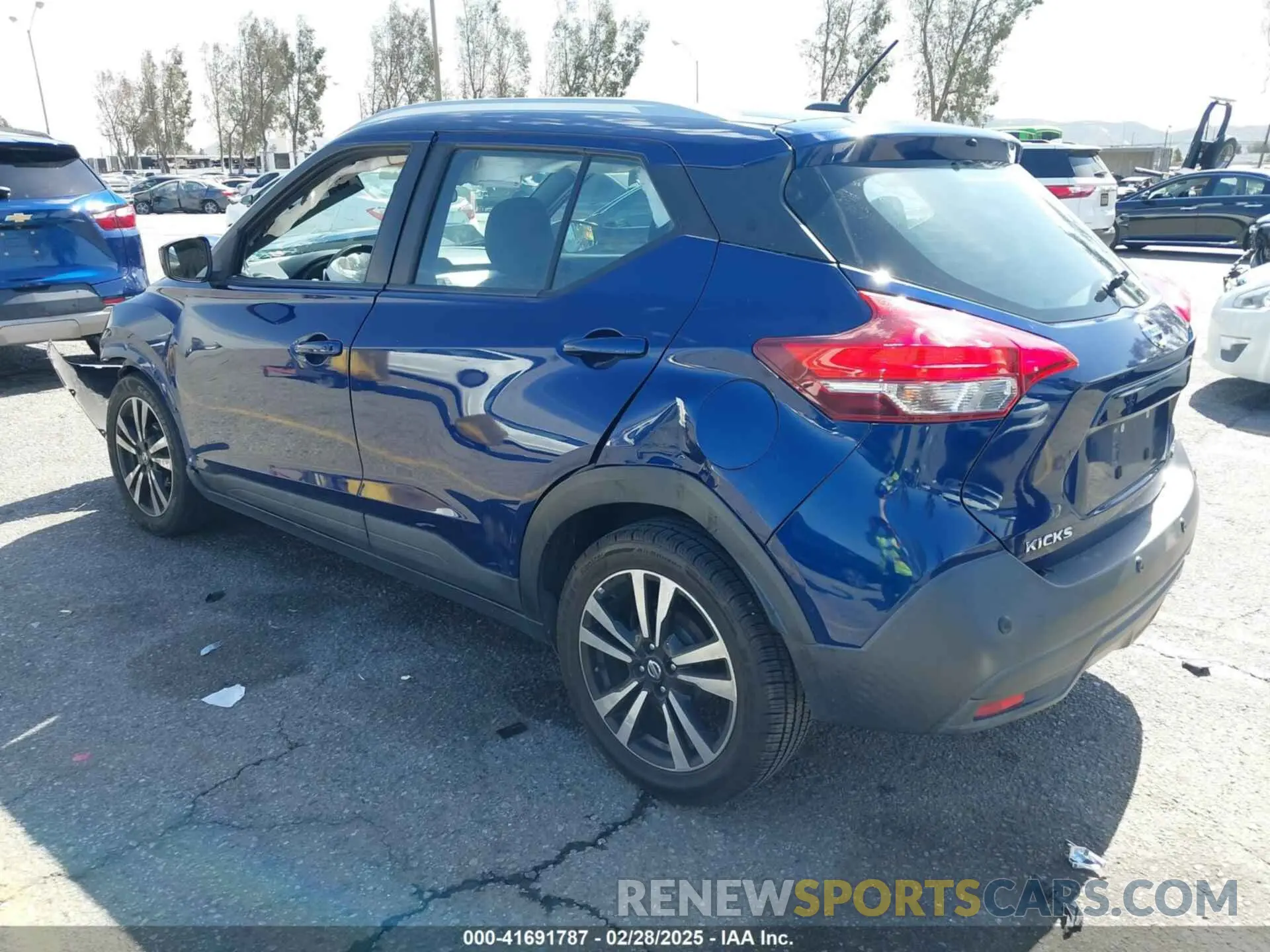 3 Photograph of a damaged car 3N1CP5CV1LL501082 NISSAN KICKS 2020