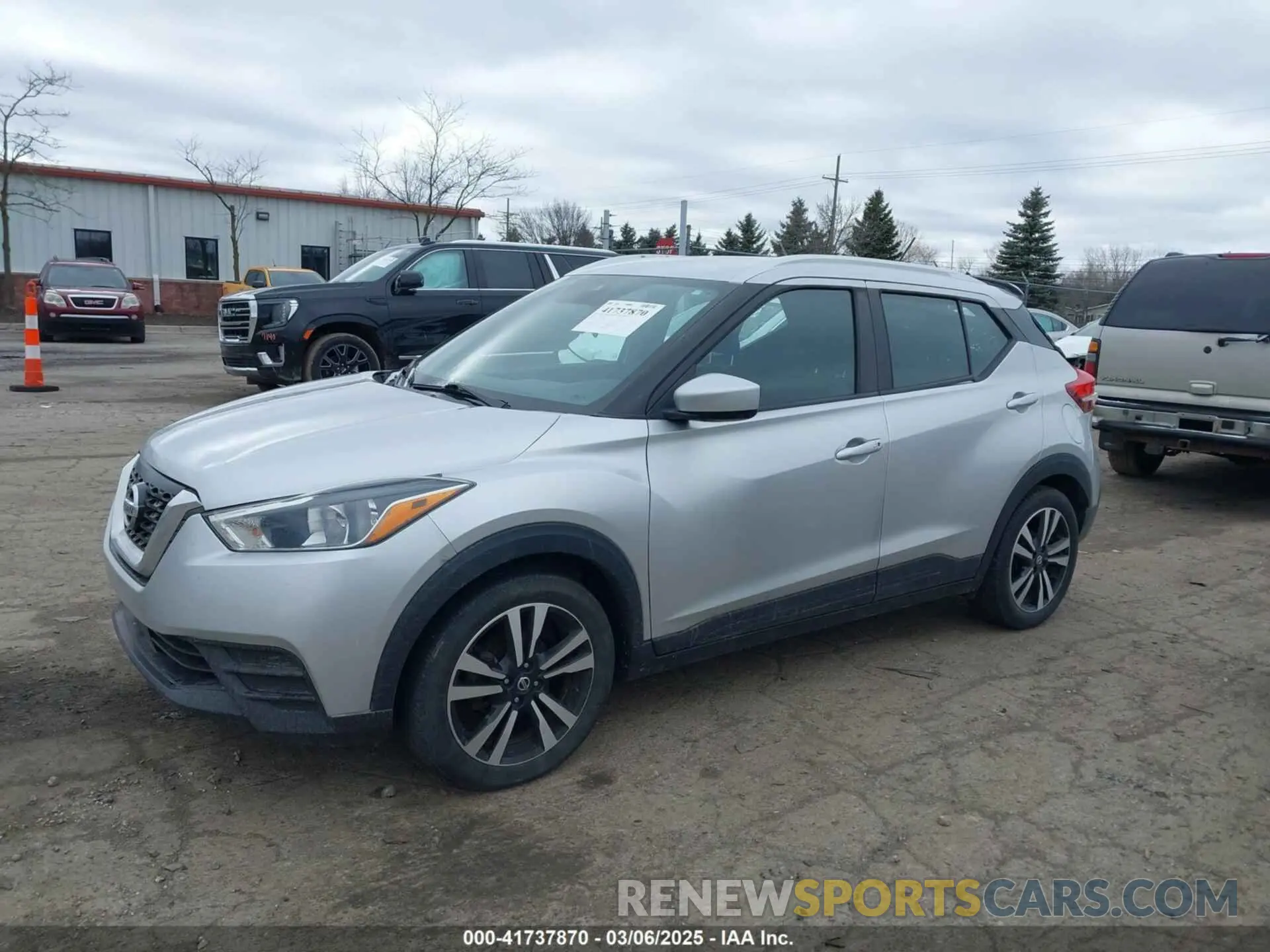 2 Photograph of a damaged car 3N1CP5CV1LL502166 NISSAN KICKS 2020