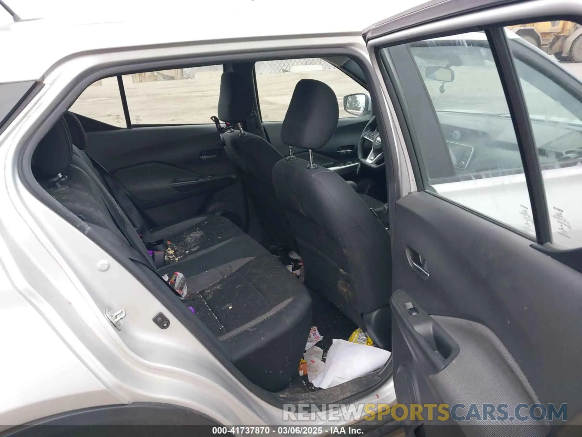 8 Photograph of a damaged car 3N1CP5CV1LL502166 NISSAN KICKS 2020