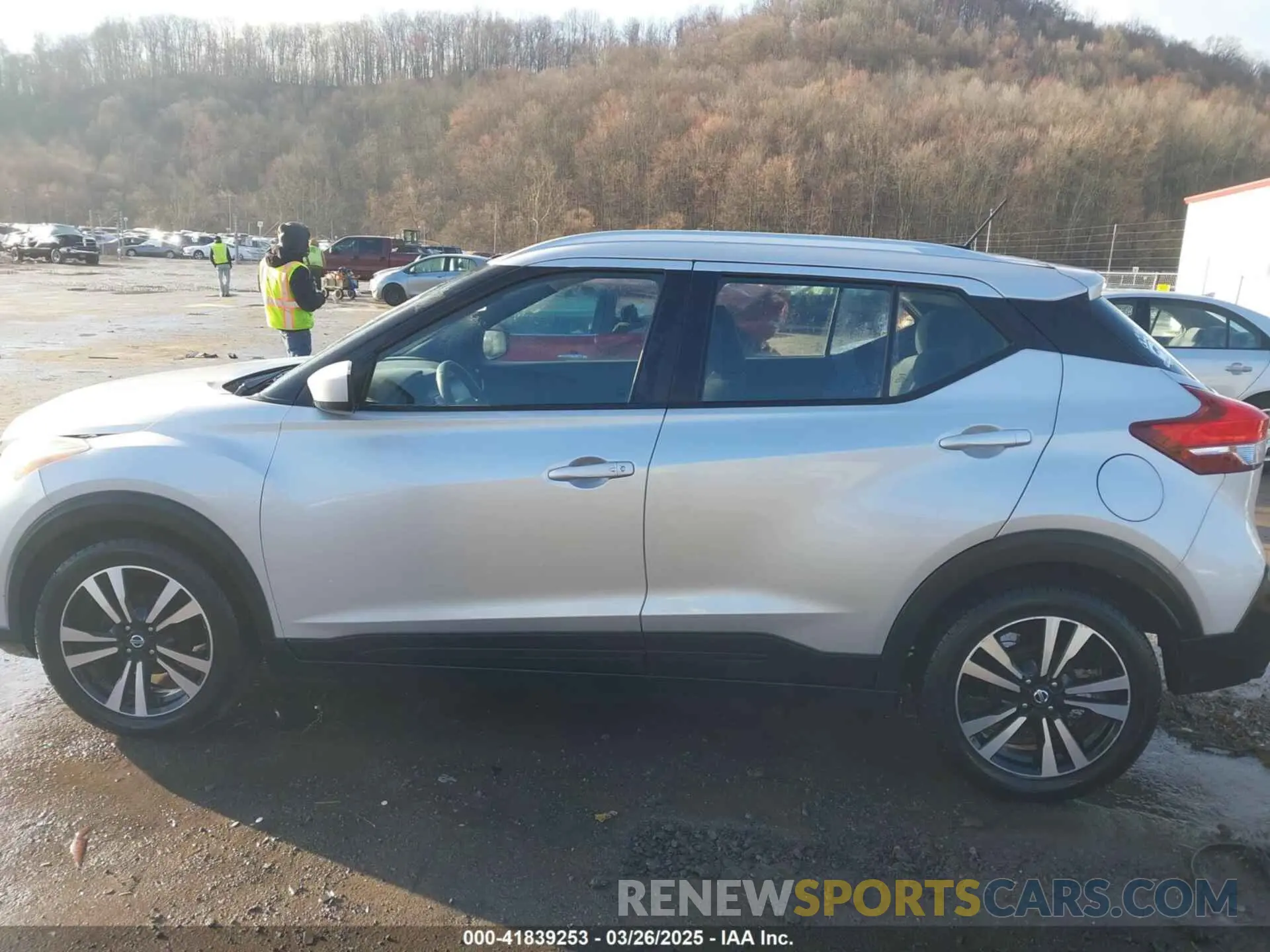 14 Photograph of a damaged car 3N1CP5CV1LL504449 NISSAN KICKS 2020