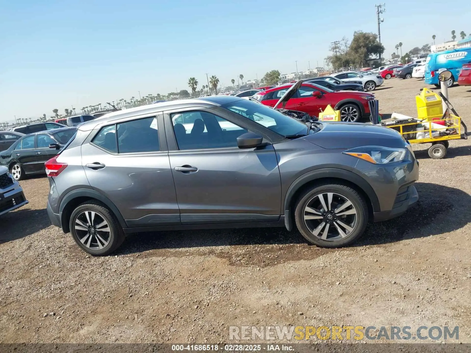 13 Photograph of a damaged car 3N1CP5CV1LL508954 NISSAN KICKS 2020