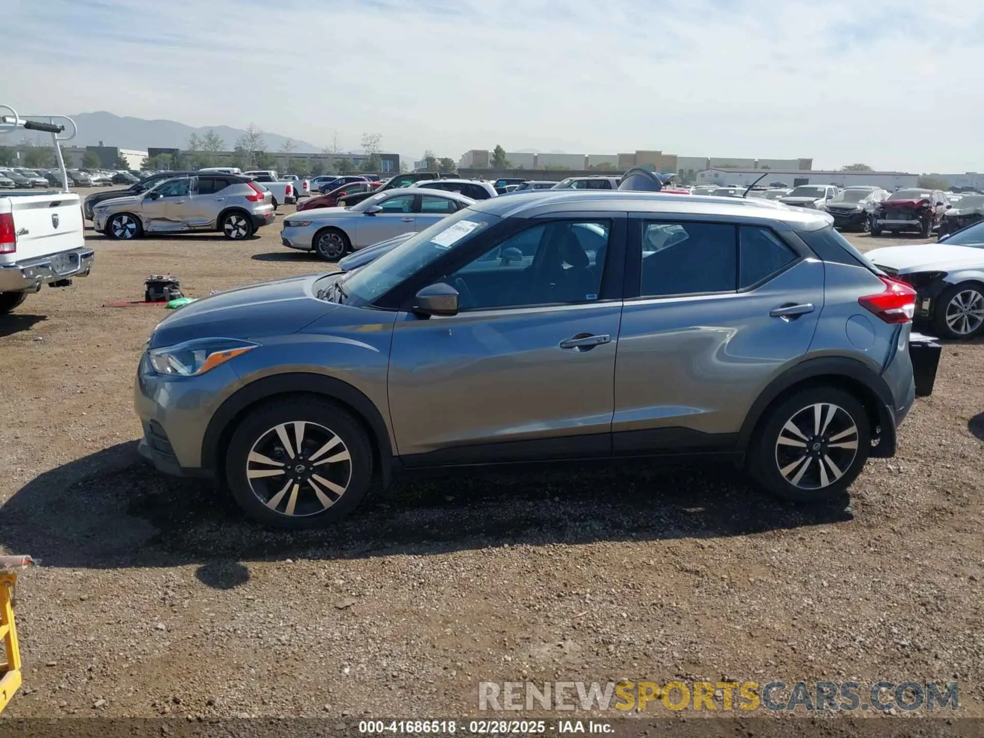 14 Photograph of a damaged car 3N1CP5CV1LL508954 NISSAN KICKS 2020