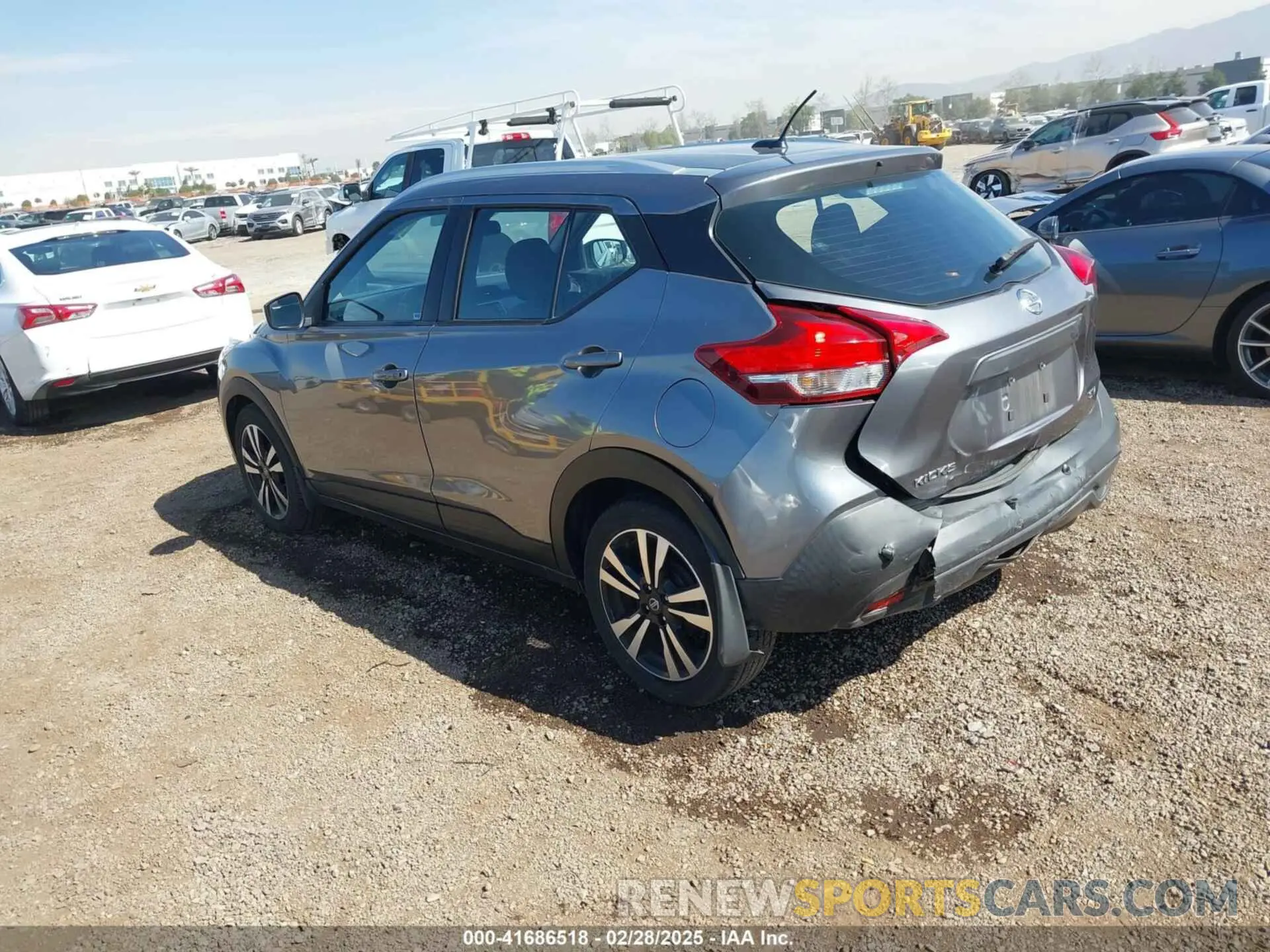 3 Photograph of a damaged car 3N1CP5CV1LL508954 NISSAN KICKS 2020
