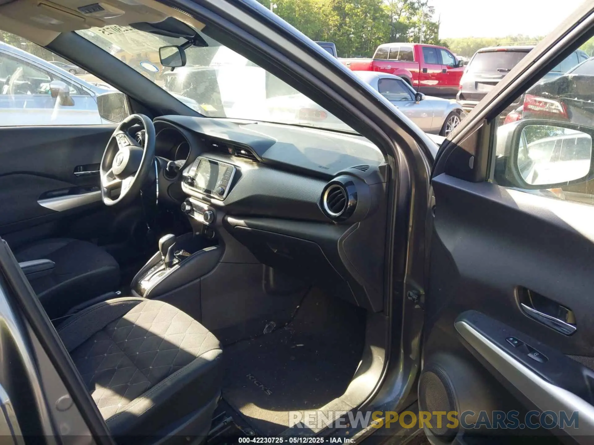 5 Photograph of a damaged car 3N1CP5CV1LL545972 NISSAN KICKS 2020