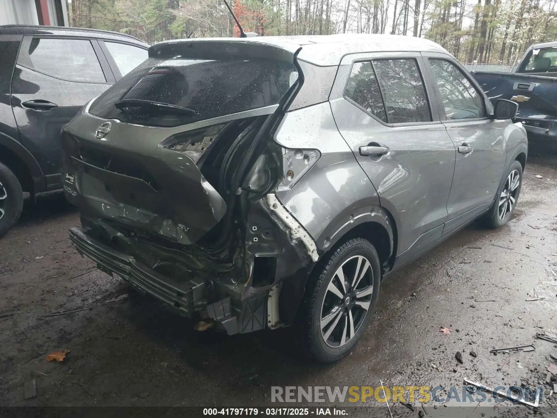 4 Photograph of a damaged car 3N1CP5CV1LL550962 NISSAN KICKS 2020