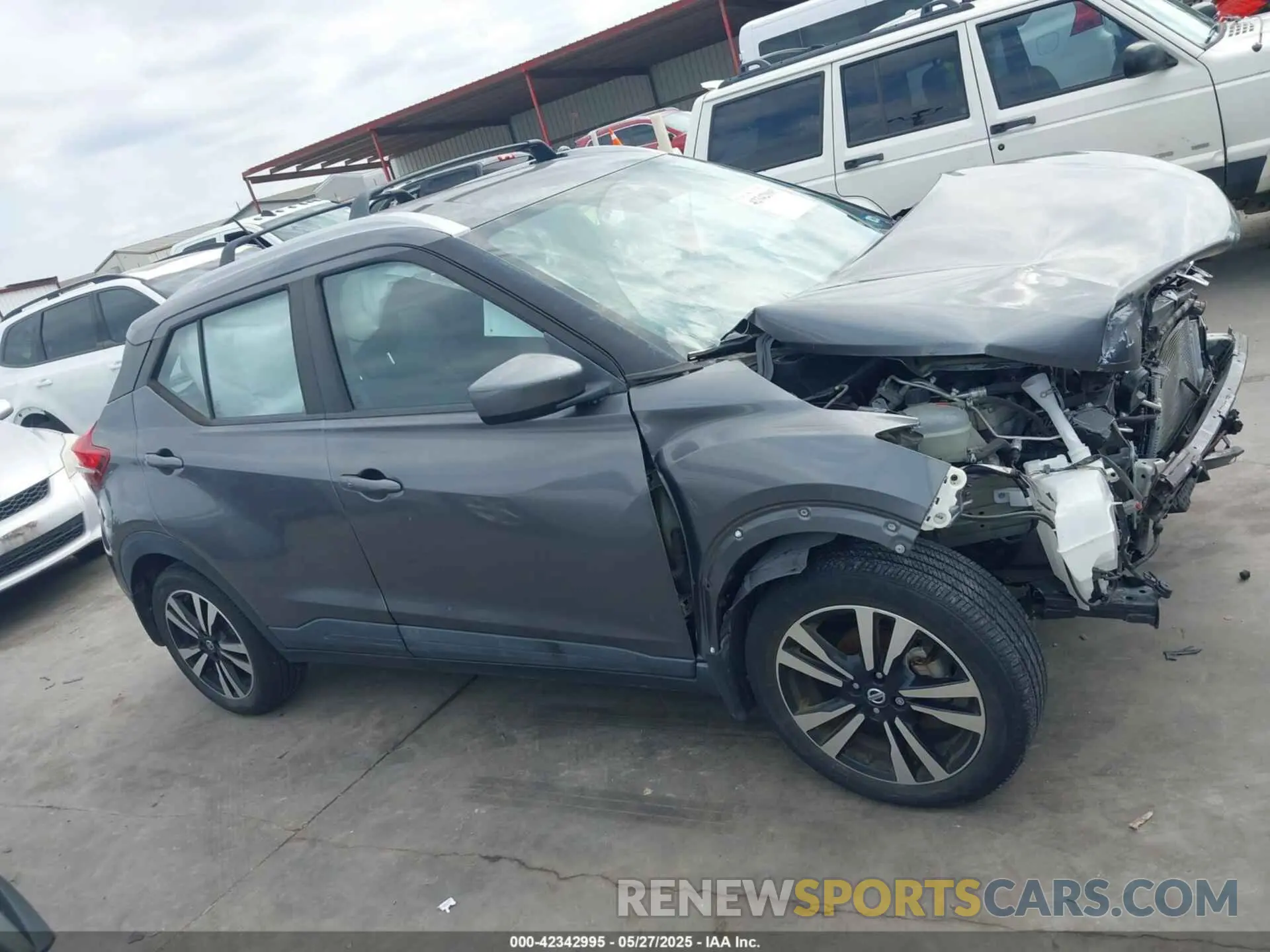14 Photograph of a damaged car 3N1CP5CV2LL487189 NISSAN KICKS 2020