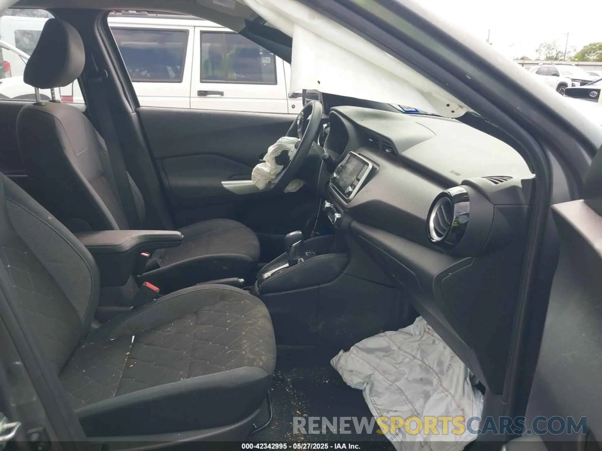 5 Photograph of a damaged car 3N1CP5CV2LL487189 NISSAN KICKS 2020