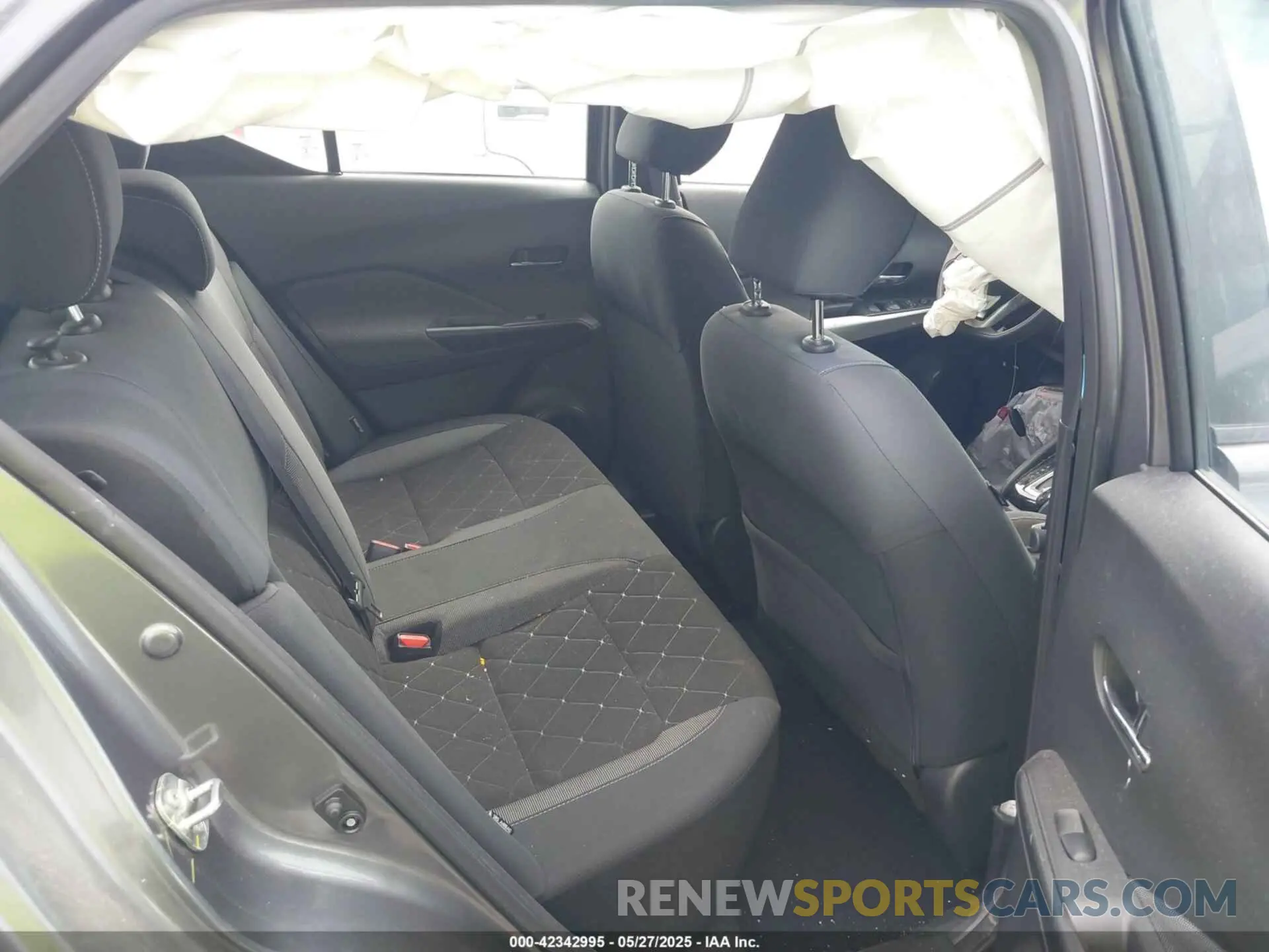 8 Photograph of a damaged car 3N1CP5CV2LL487189 NISSAN KICKS 2020