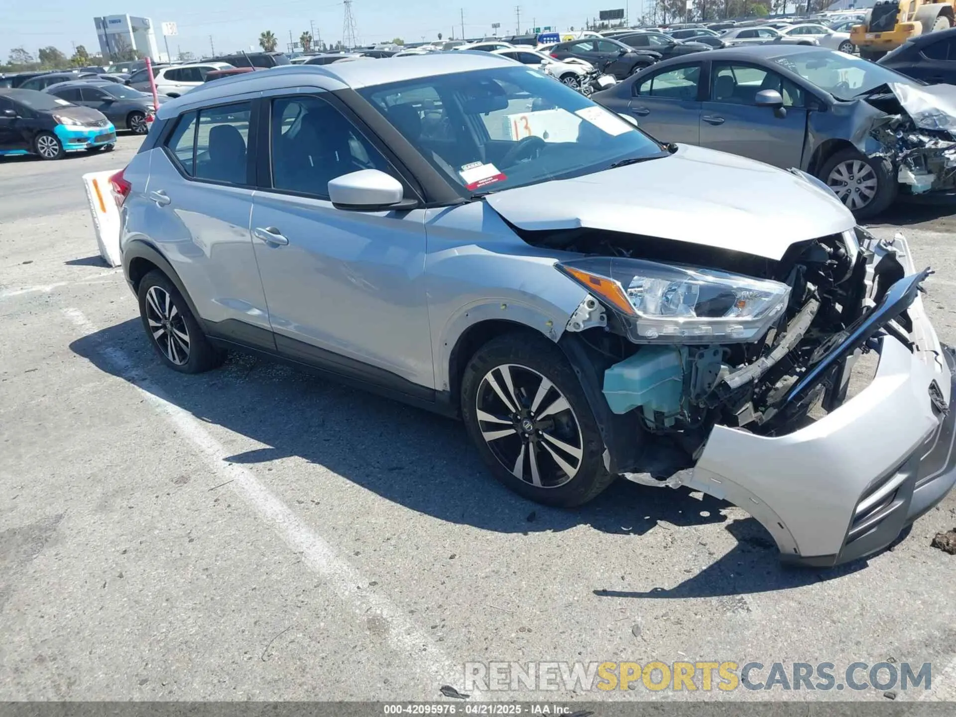 1 Photograph of a damaged car 3N1CP5CV2LL495762 NISSAN KICKS 2020