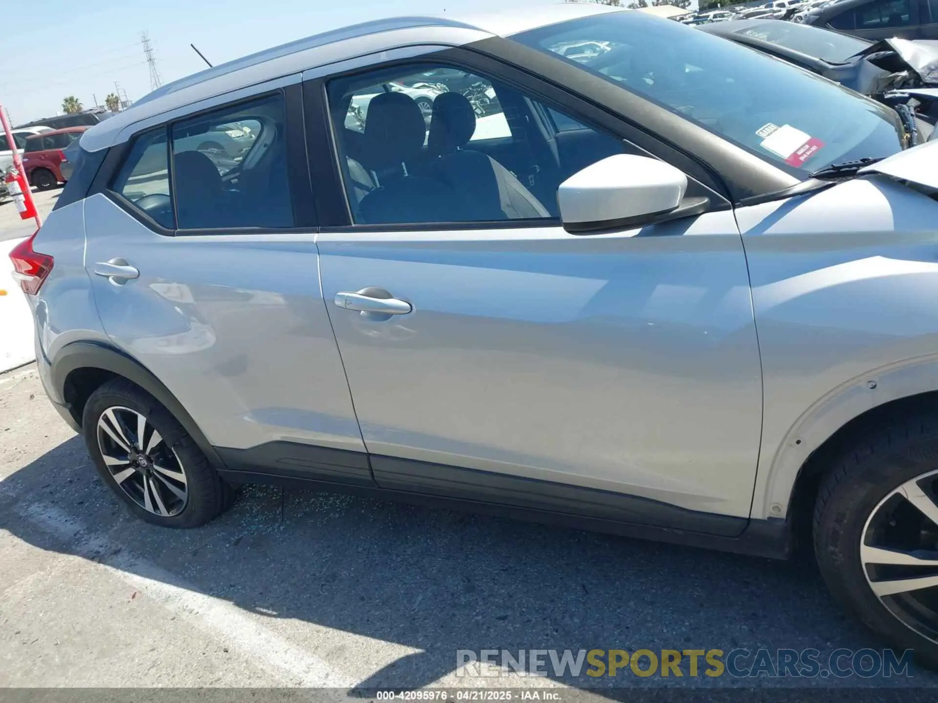 13 Photograph of a damaged car 3N1CP5CV2LL495762 NISSAN KICKS 2020