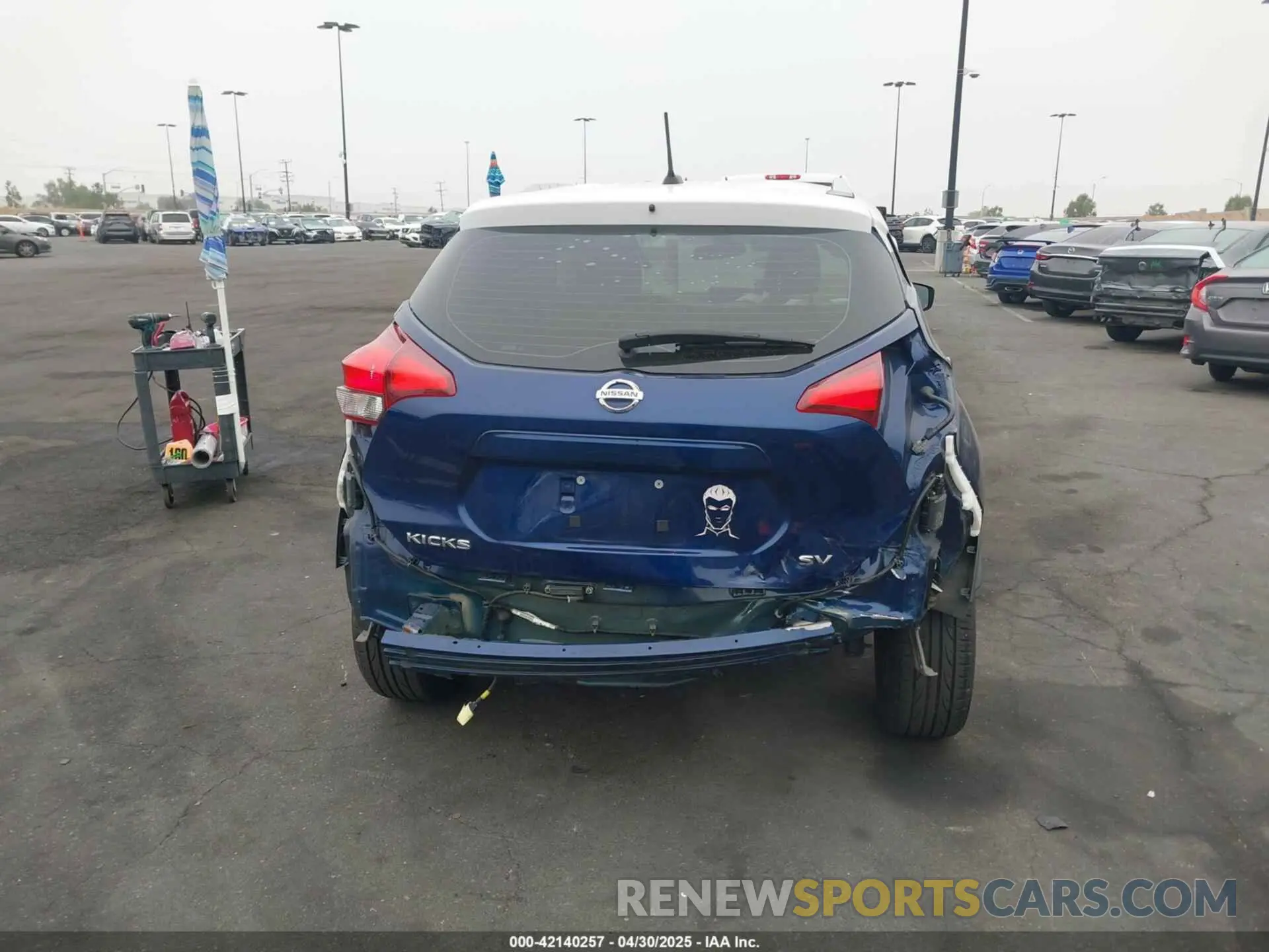 17 Photograph of a damaged car 3N1CP5CV2LL501138 NISSAN KICKS 2020
