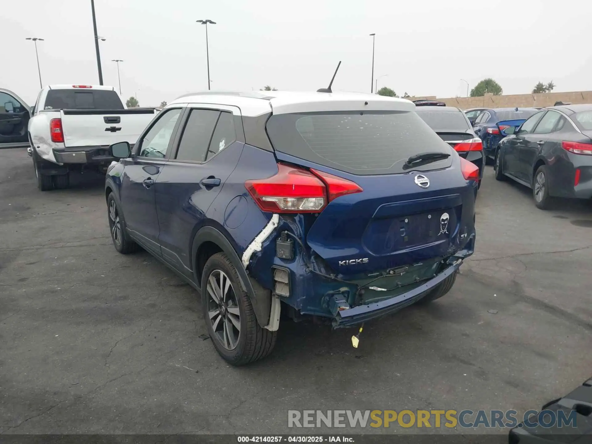 3 Photograph of a damaged car 3N1CP5CV2LL501138 NISSAN KICKS 2020