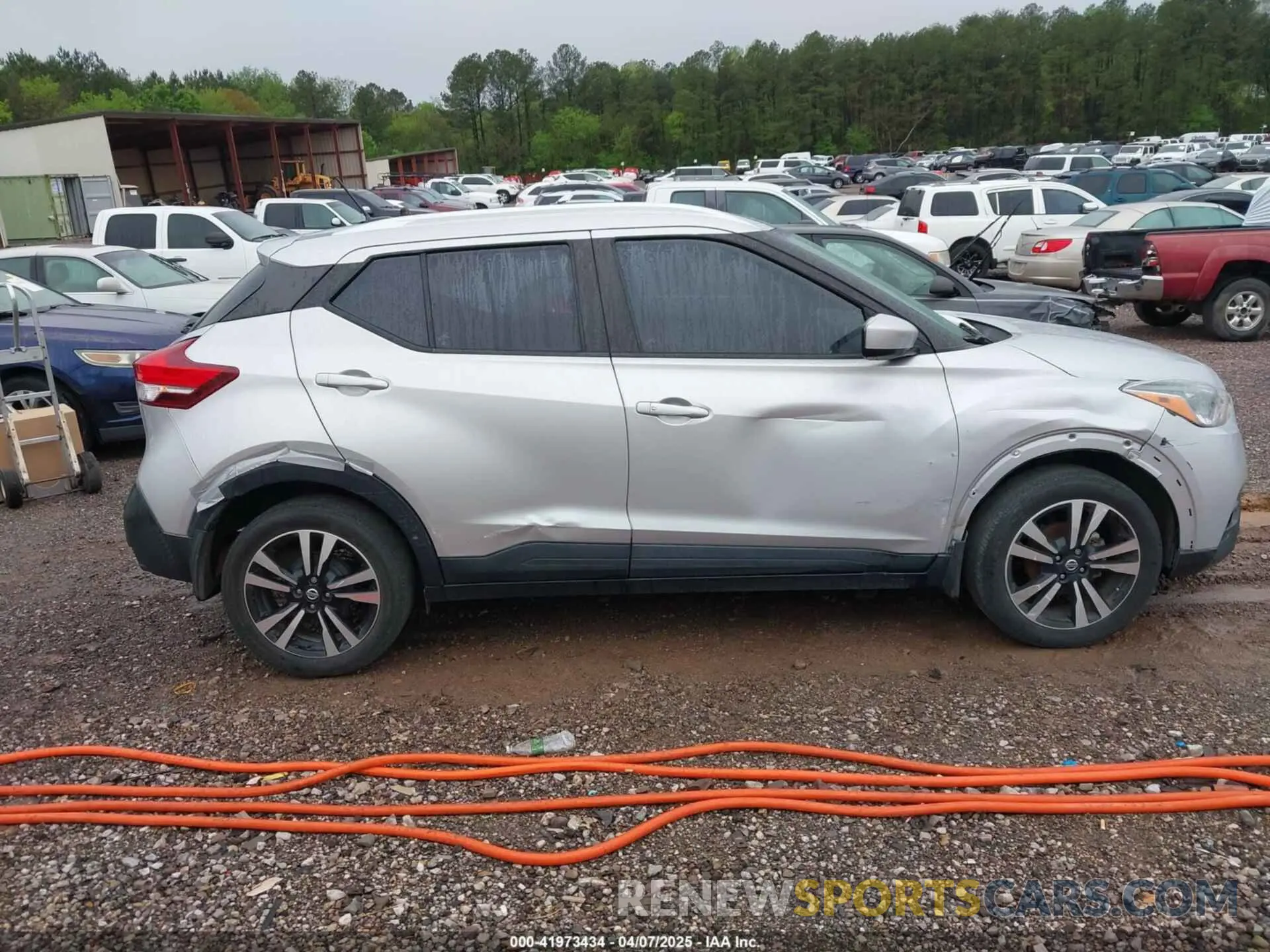 13 Photograph of a damaged car 3N1CP5CV2LL551442 NISSAN KICKS 2020