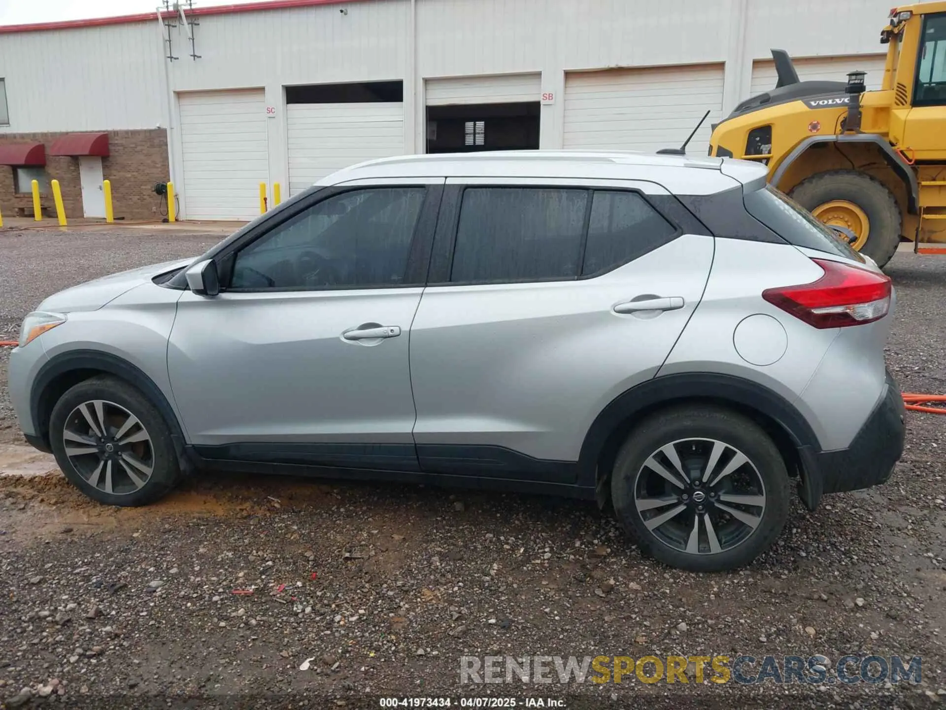 14 Photograph of a damaged car 3N1CP5CV2LL551442 NISSAN KICKS 2020