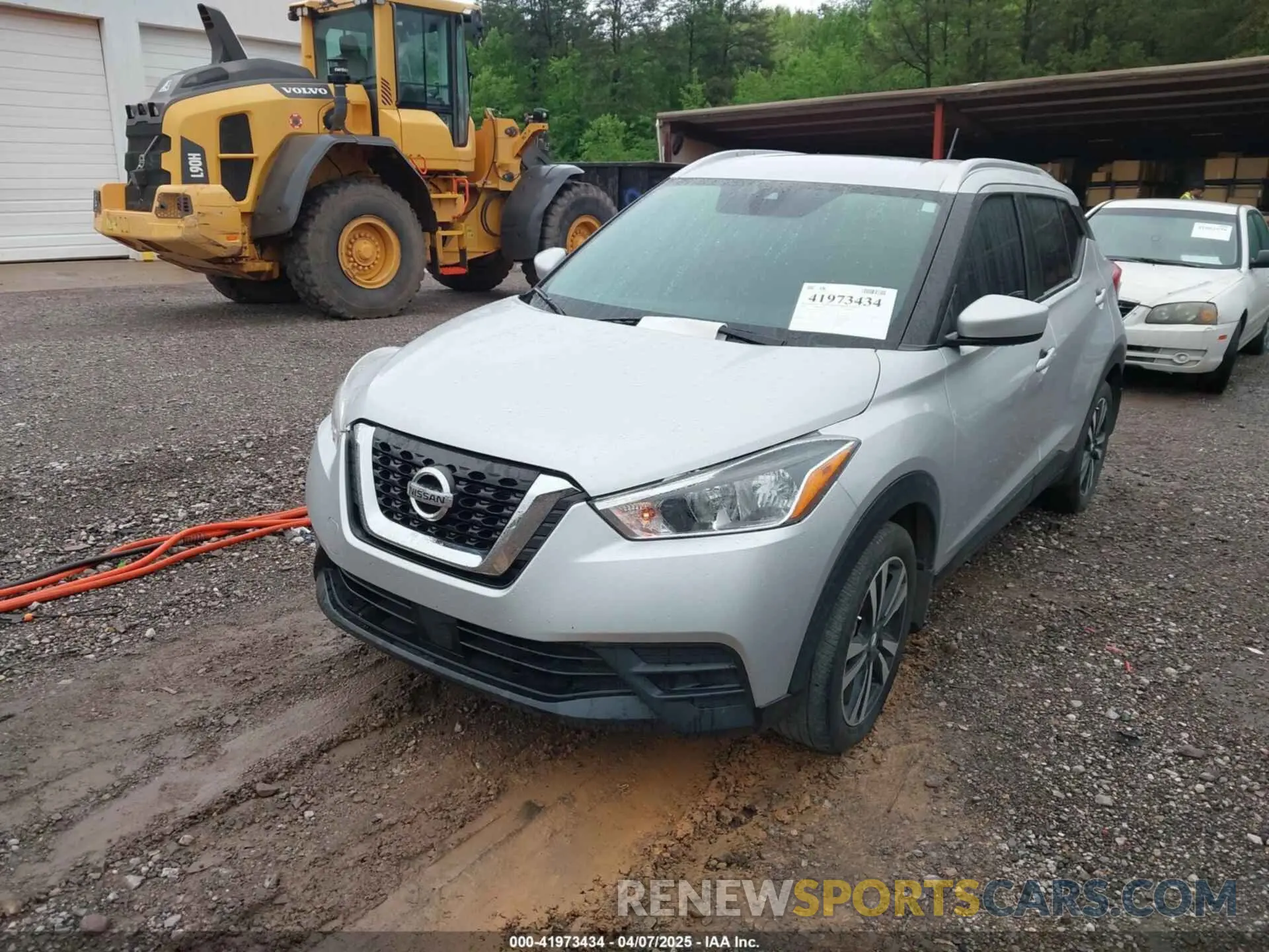 2 Photograph of a damaged car 3N1CP5CV2LL551442 NISSAN KICKS 2020