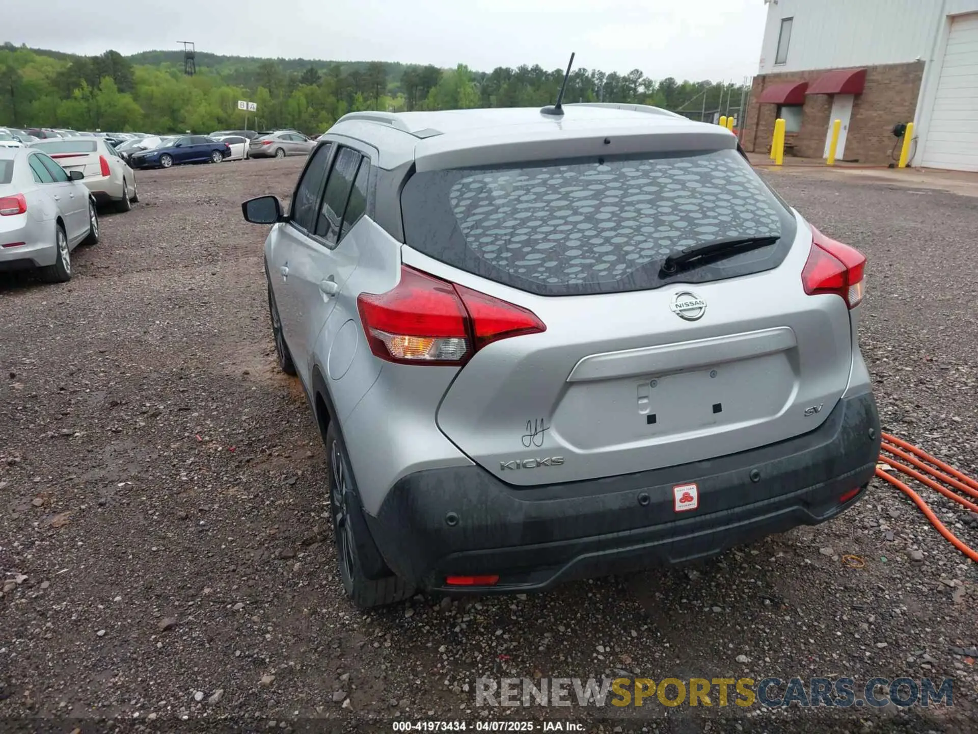 3 Photograph of a damaged car 3N1CP5CV2LL551442 NISSAN KICKS 2020