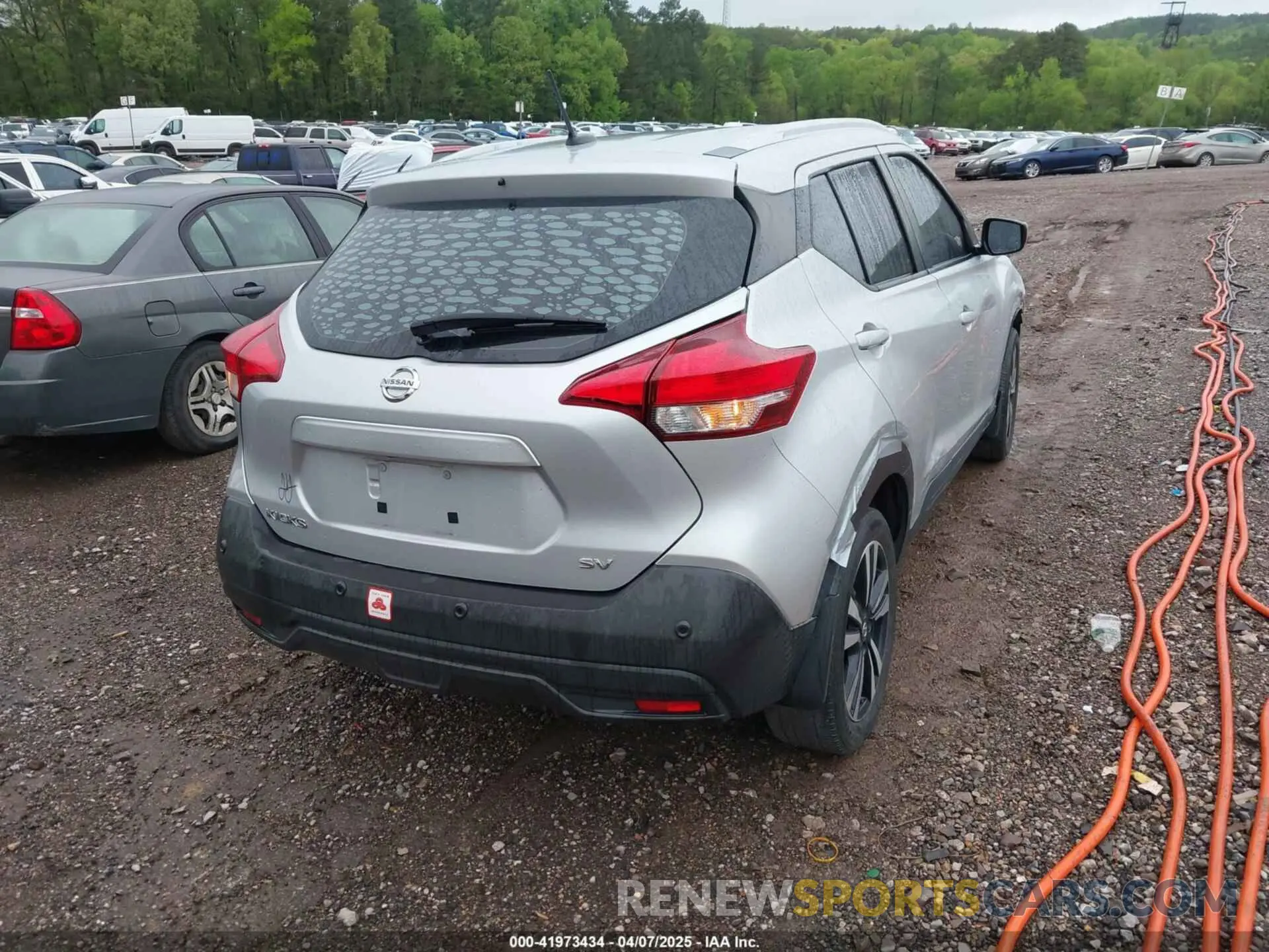 4 Photograph of a damaged car 3N1CP5CV2LL551442 NISSAN KICKS 2020