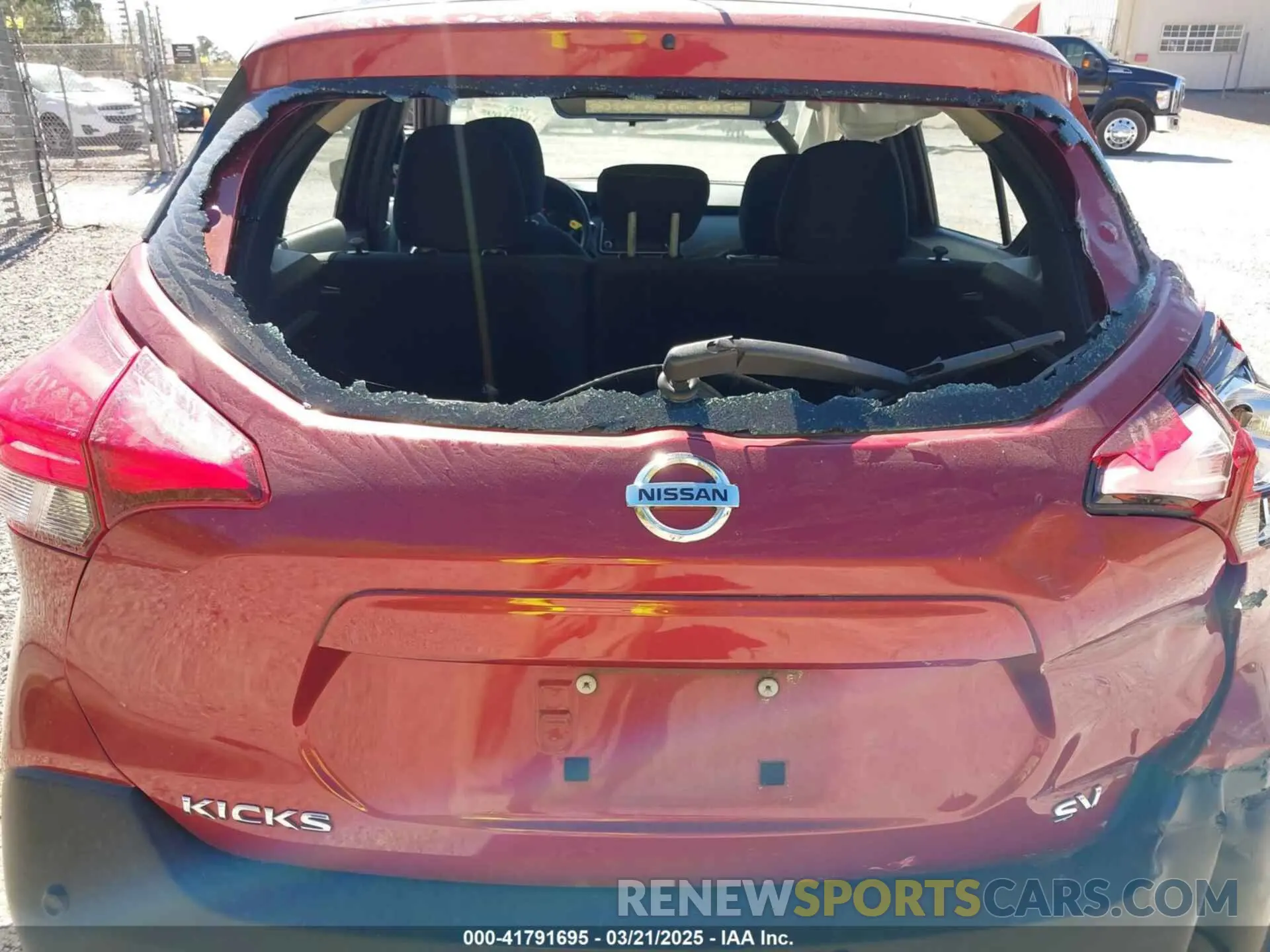 18 Photograph of a damaged car 3N1CP5CV3LL478260 NISSAN KICKS 2020