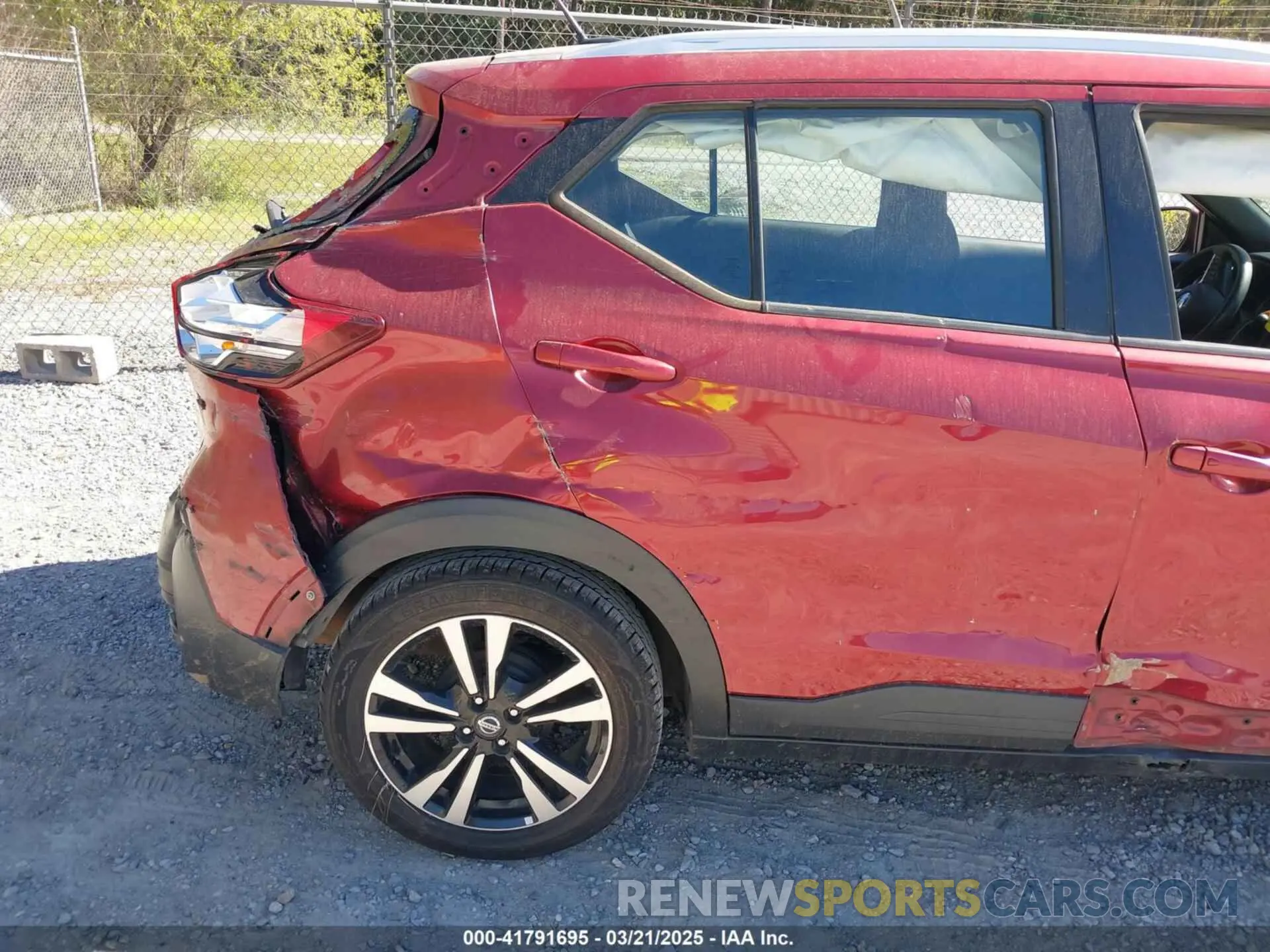 19 Photograph of a damaged car 3N1CP5CV3LL478260 NISSAN KICKS 2020